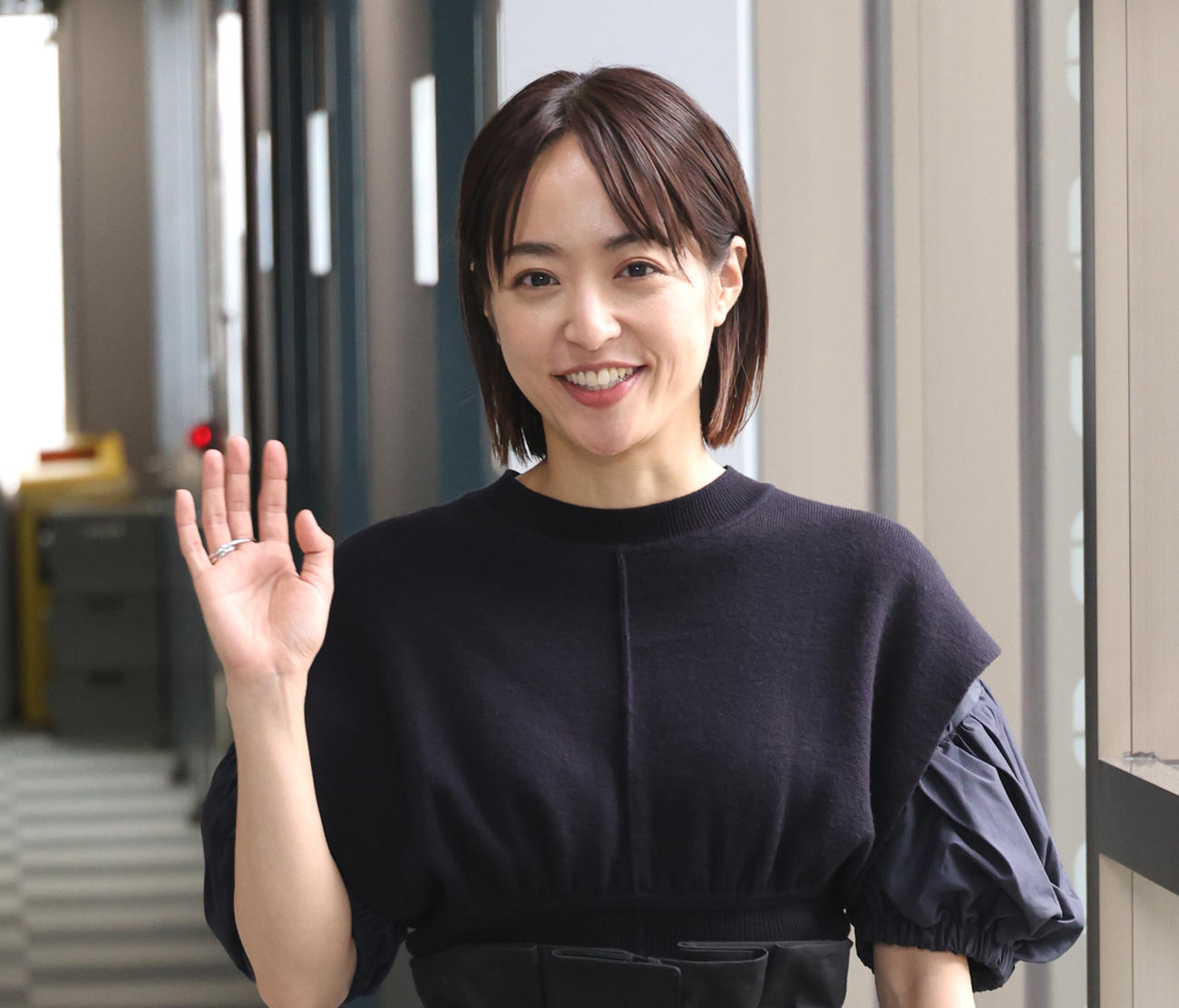 ドラマ「100万回言えばよかった」のインタビューを受ける井上真央（撮影・中島郁夫）