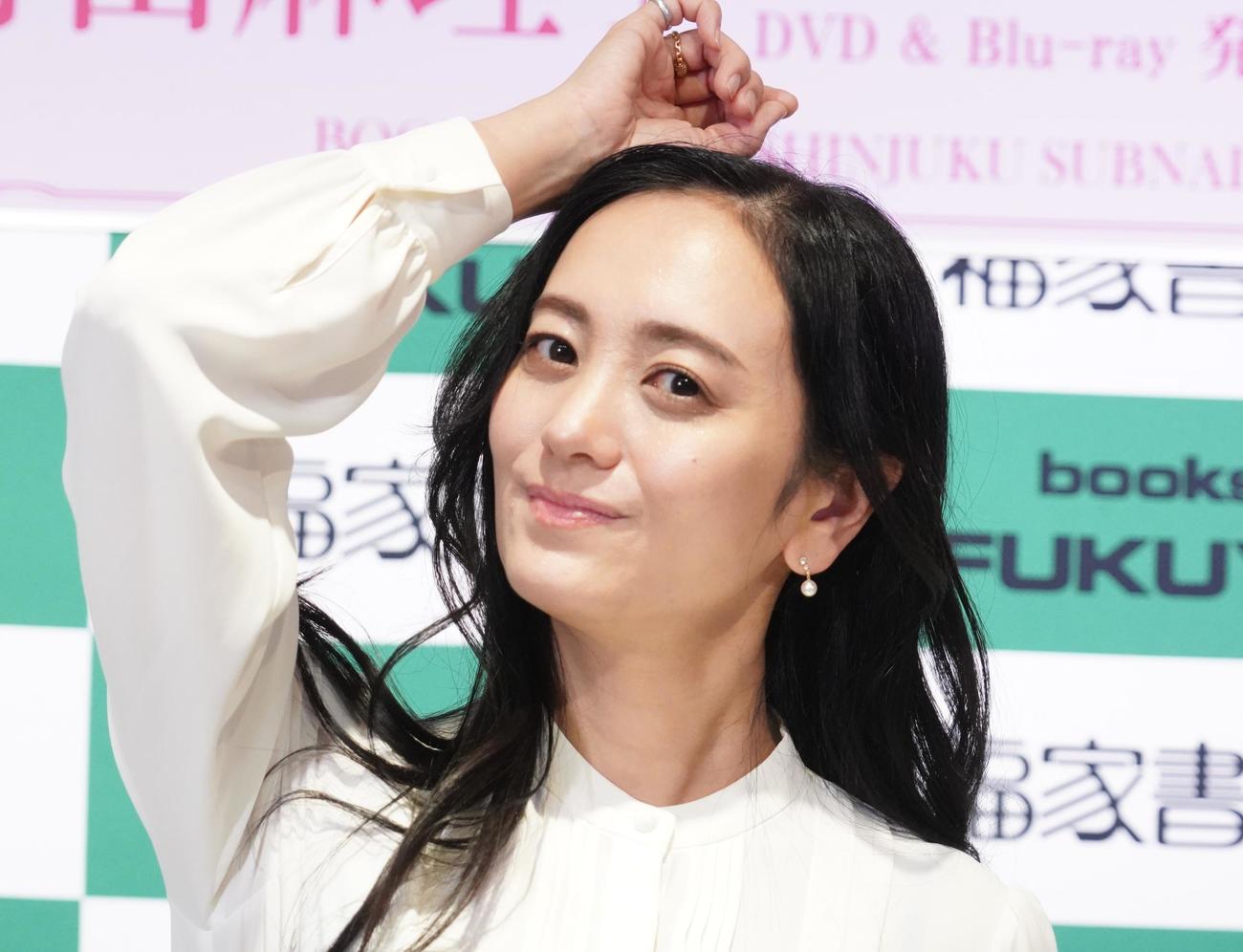 脊山麻理子（2022年12月）