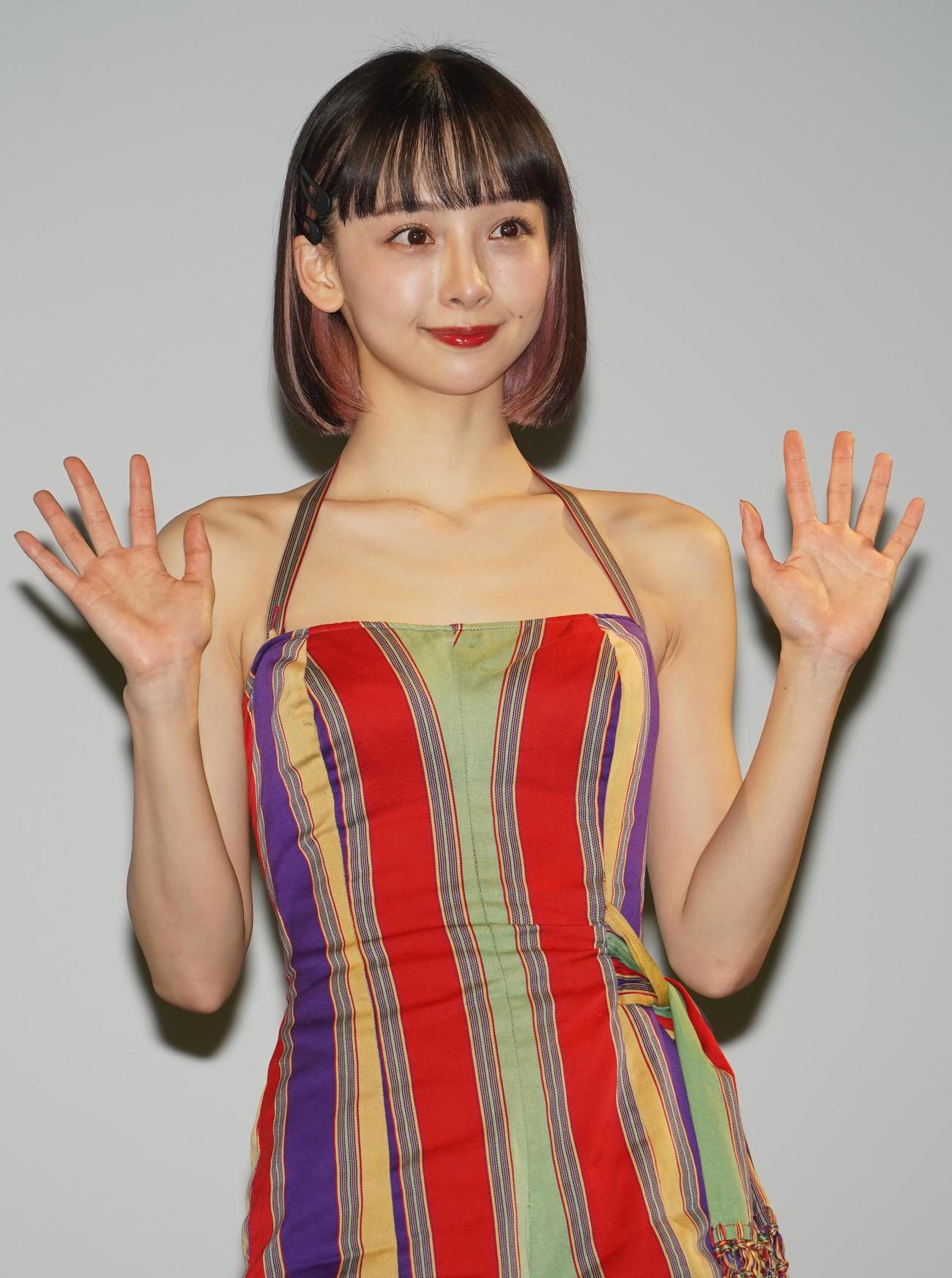 写真集「真価論」のイベントに出席した華村あすか（撮影・佐藤勝亮）