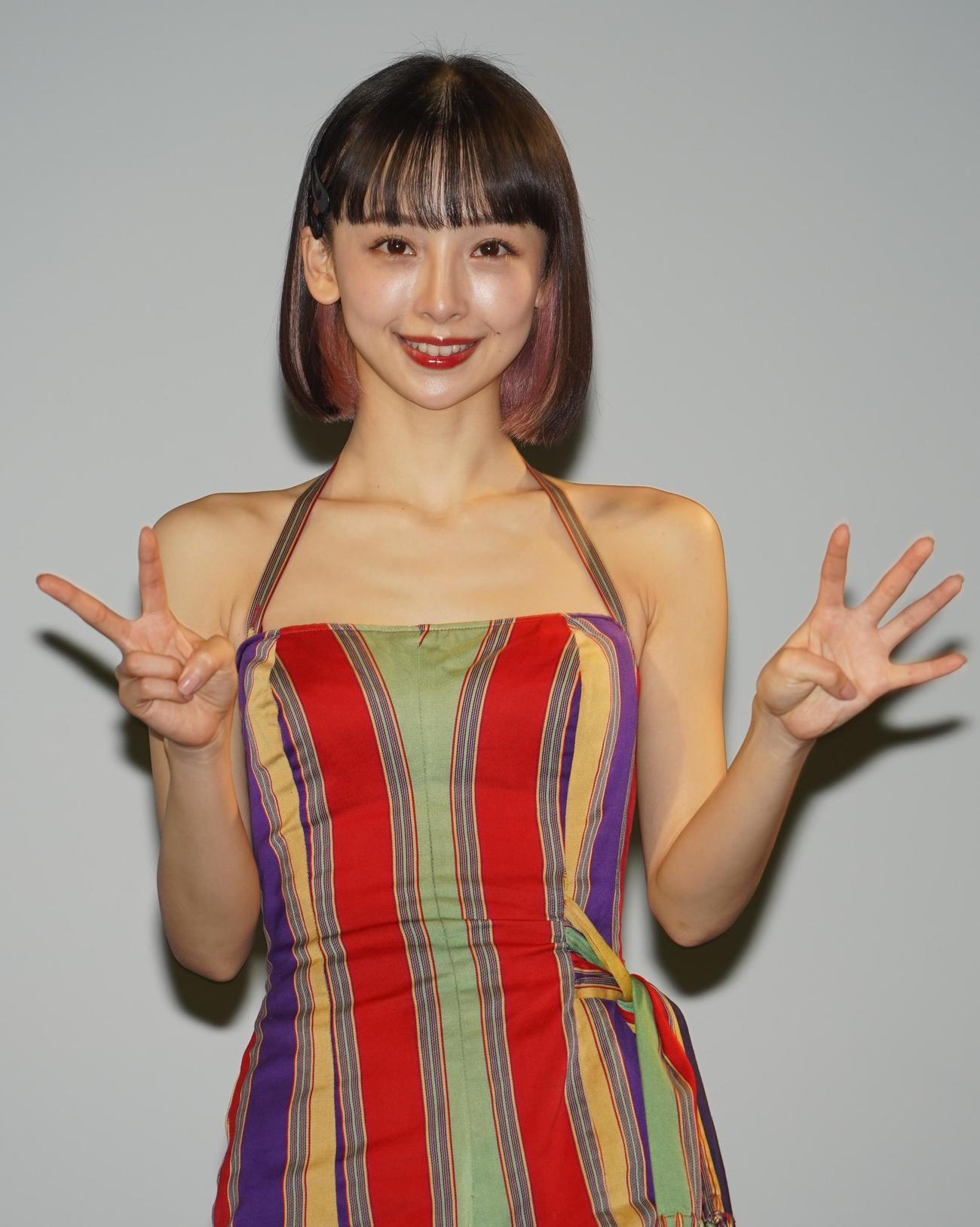 写真集「真価論」のイベントに出席した華村あすか（撮影・佐藤勝亮）