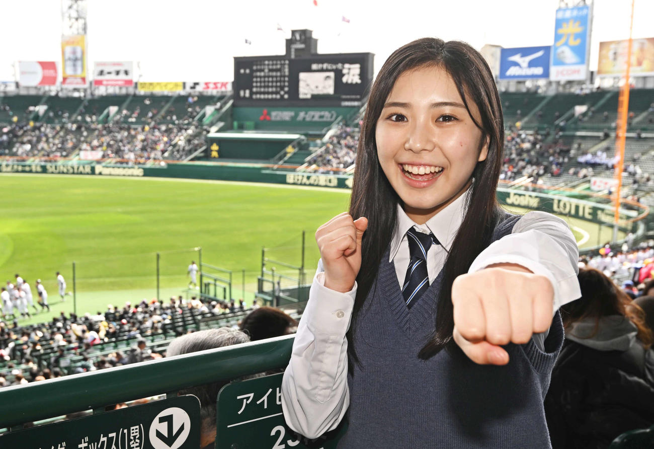 甲子園球場を訪れた「センバツ応援イメージキャラクター」の久慈愛