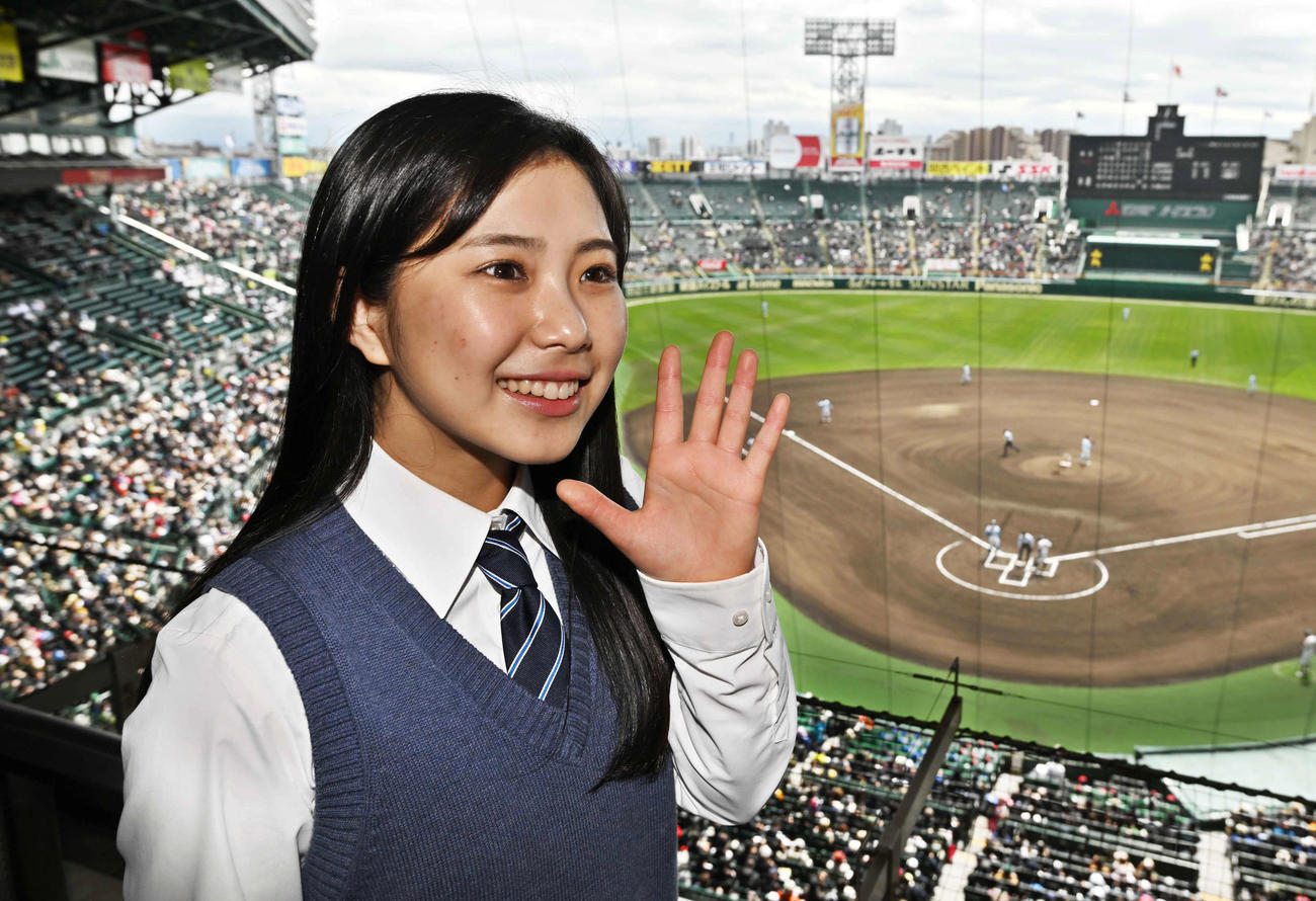甲子園球場を訪れた「センバツ応援イメージキャラクター」の久慈愛