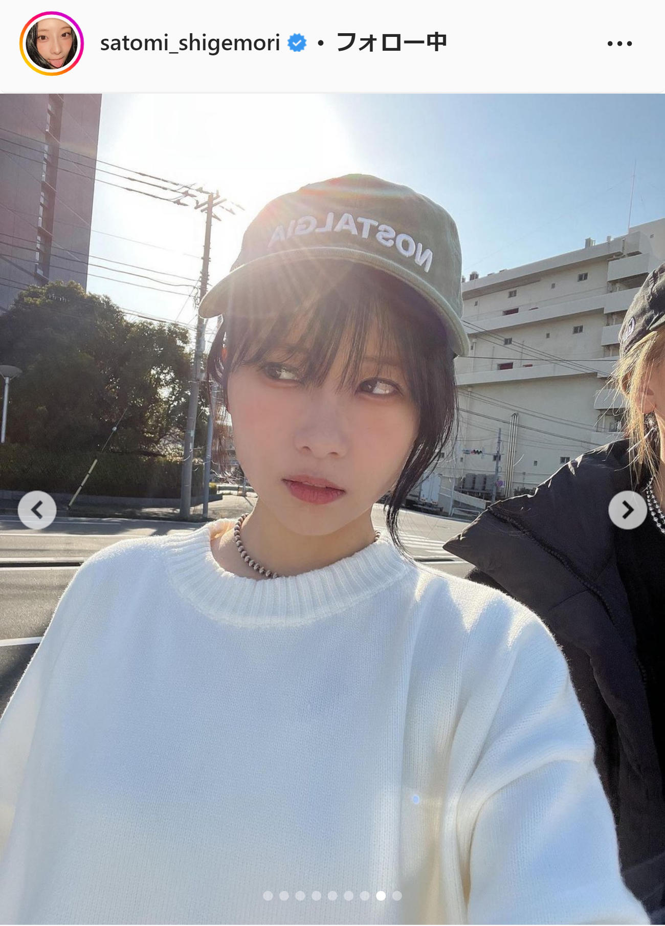 ジロリとにらむ重盛さと美（インスタグラムから）