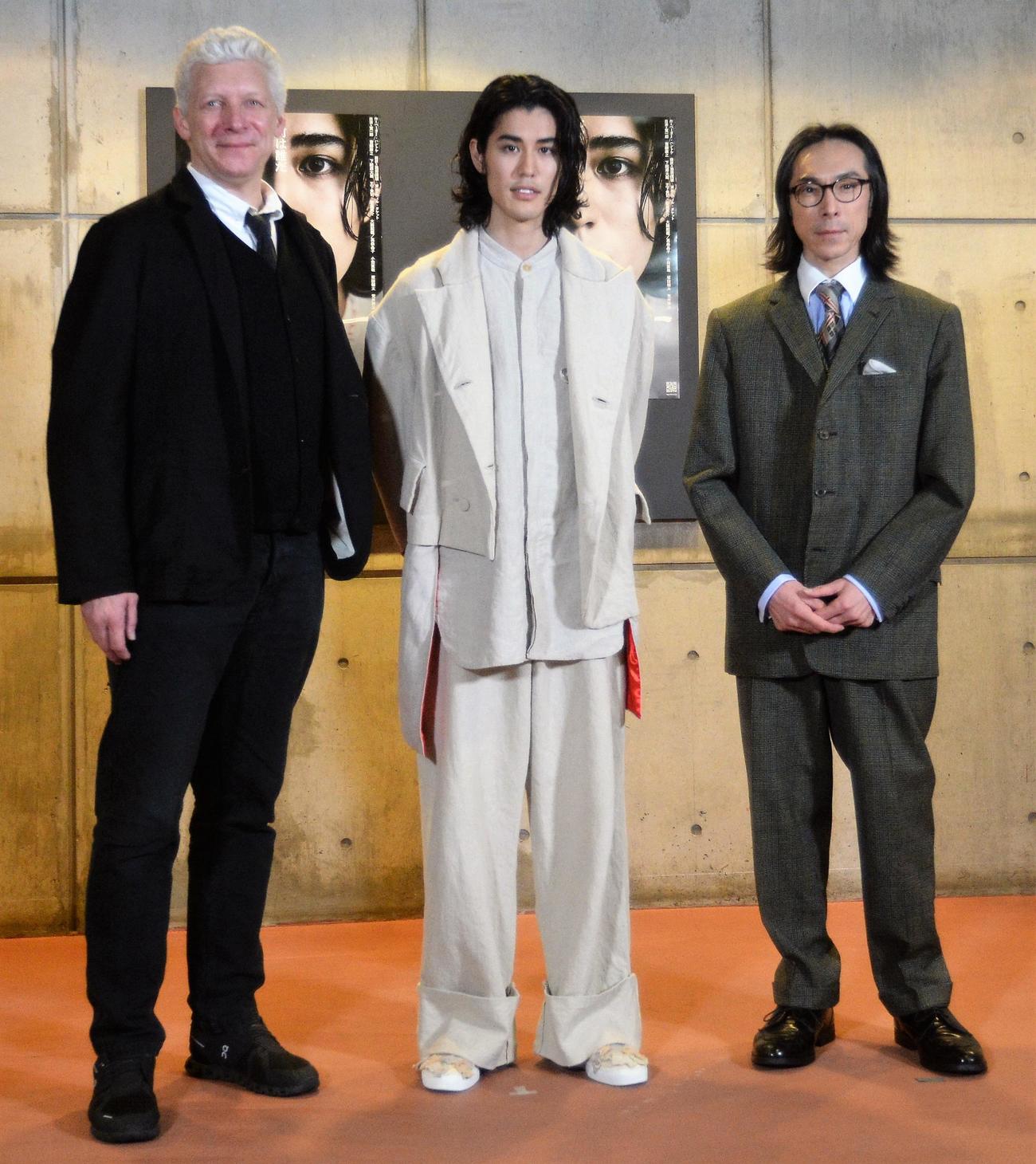 「カスパー」の公開稽古前の取材会に登場する、左からウィル・タケット、寛一郎、首藤康之（撮影・高橋洋平）