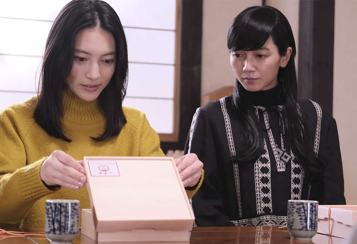 ドラマ「弁当屋さんのおもてなし」のワンシーン。左は千春役を演じた久保田(C)喜多みどり・KADOKAWA／HTB