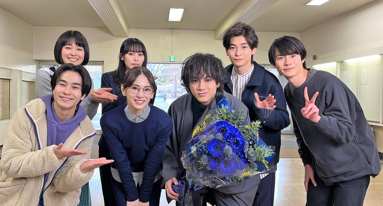 「女神の教室～リーガル青春白書～」に出演する、前列左から前田旺志郎、北川景子、山田裕貴、後列左から河村花、南沙良、高橋文哉、前田拳太郎（C）フジテレビ
