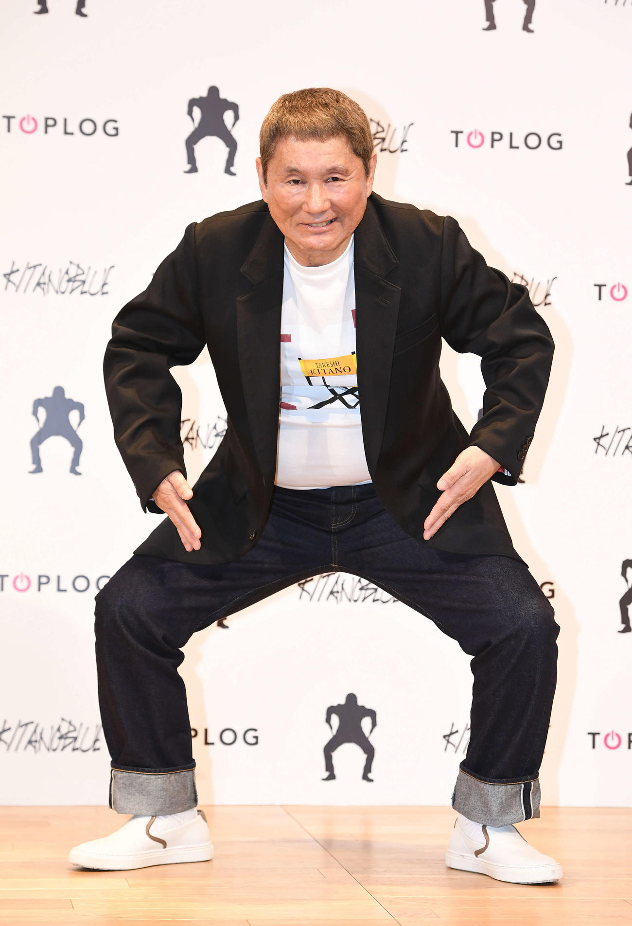 コマネチポーズを決めるビートたけし（18年5月撮影）