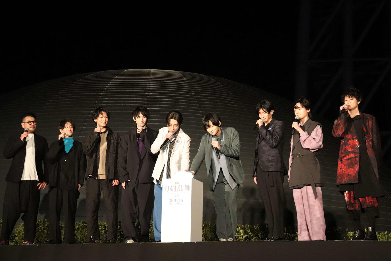 「映画刀剣乱舞－黎明－」点灯式＆完成報告会で東京スカイツリーの点灯を行った鈴木拡樹（撮影・加藤理沙）