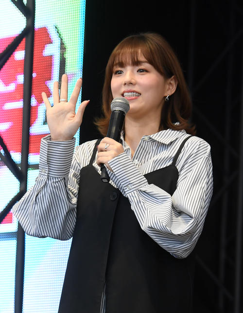 篠崎愛（2023年3月撮影）