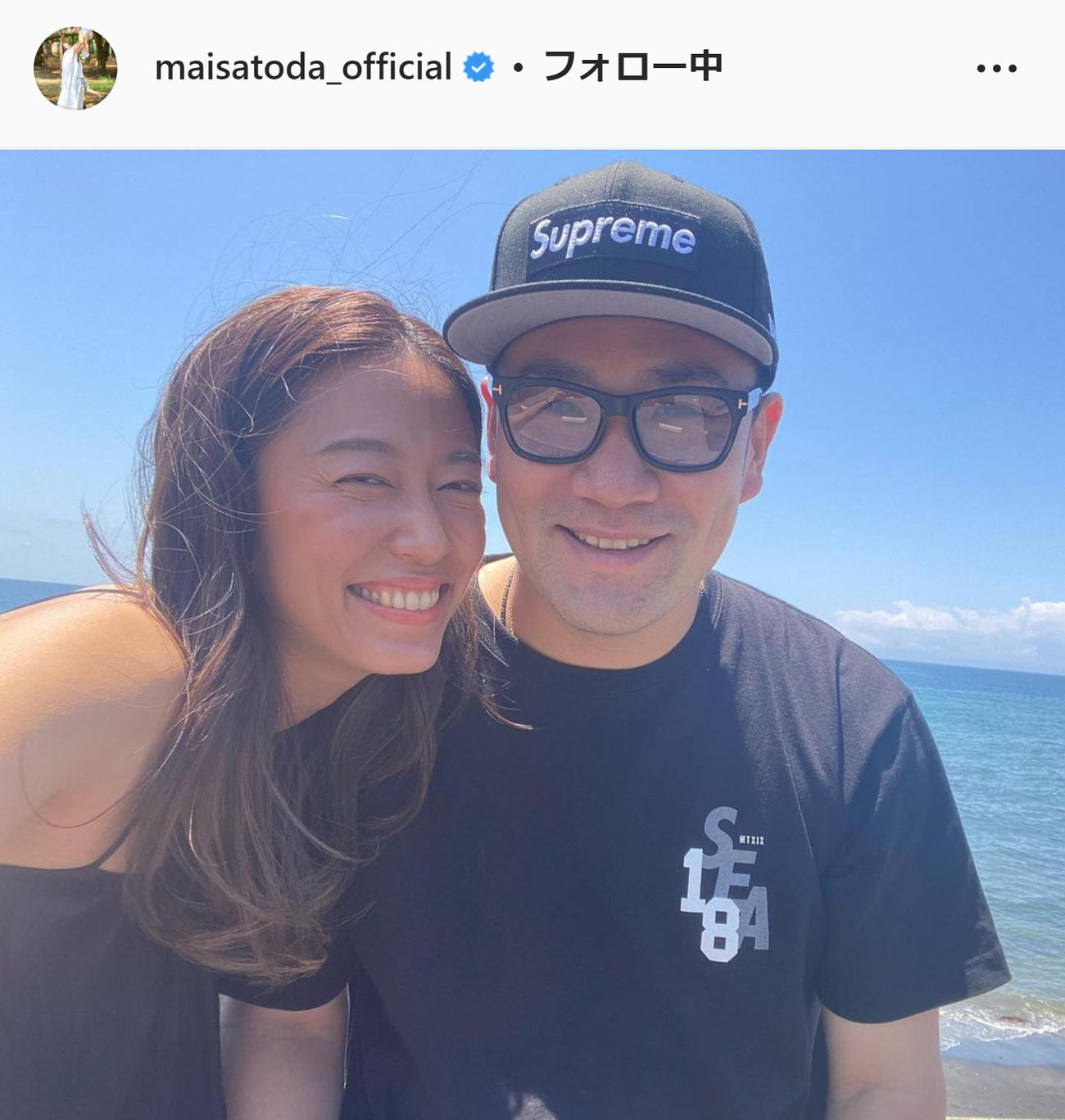里田まいは、夫の田中将大と海をバックにツーショット（里田まいのインスタグラムから）