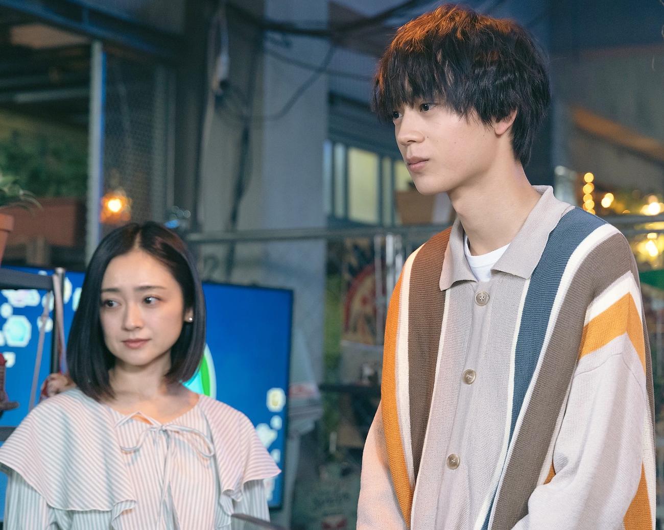 フジテレビ「スタンドUPスタート」に出演する安達祐実（左）、水沢林太郎（C）フジテレビ