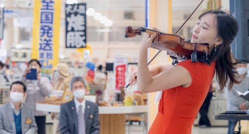 バイオリニスト益子侑が淡路島で新曲「おにおんリング」発売イベント「淡路を世界に発信します」