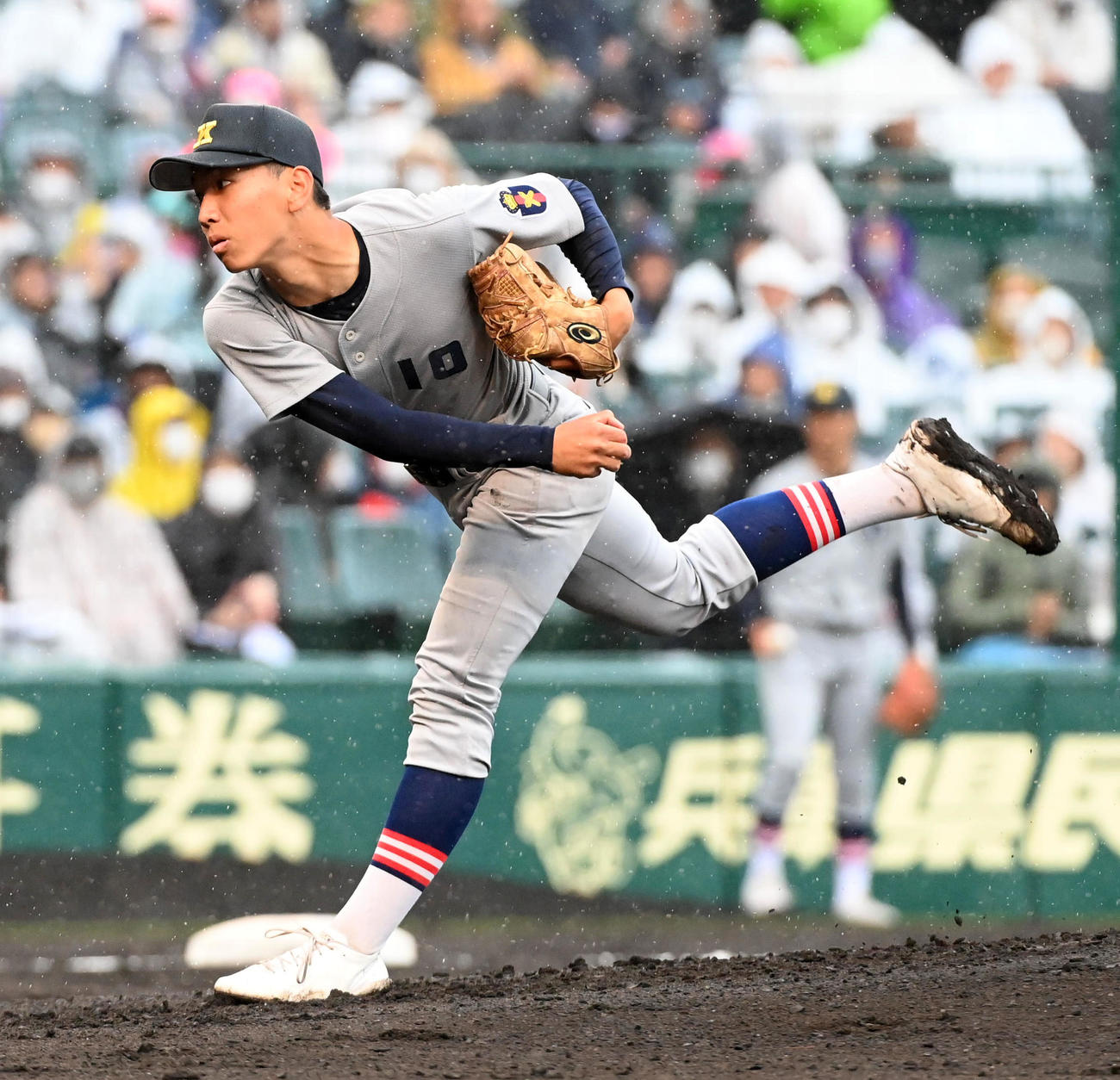 仙台育英対慶応　慶応先発の小宅（2023年3月21日撮影）
