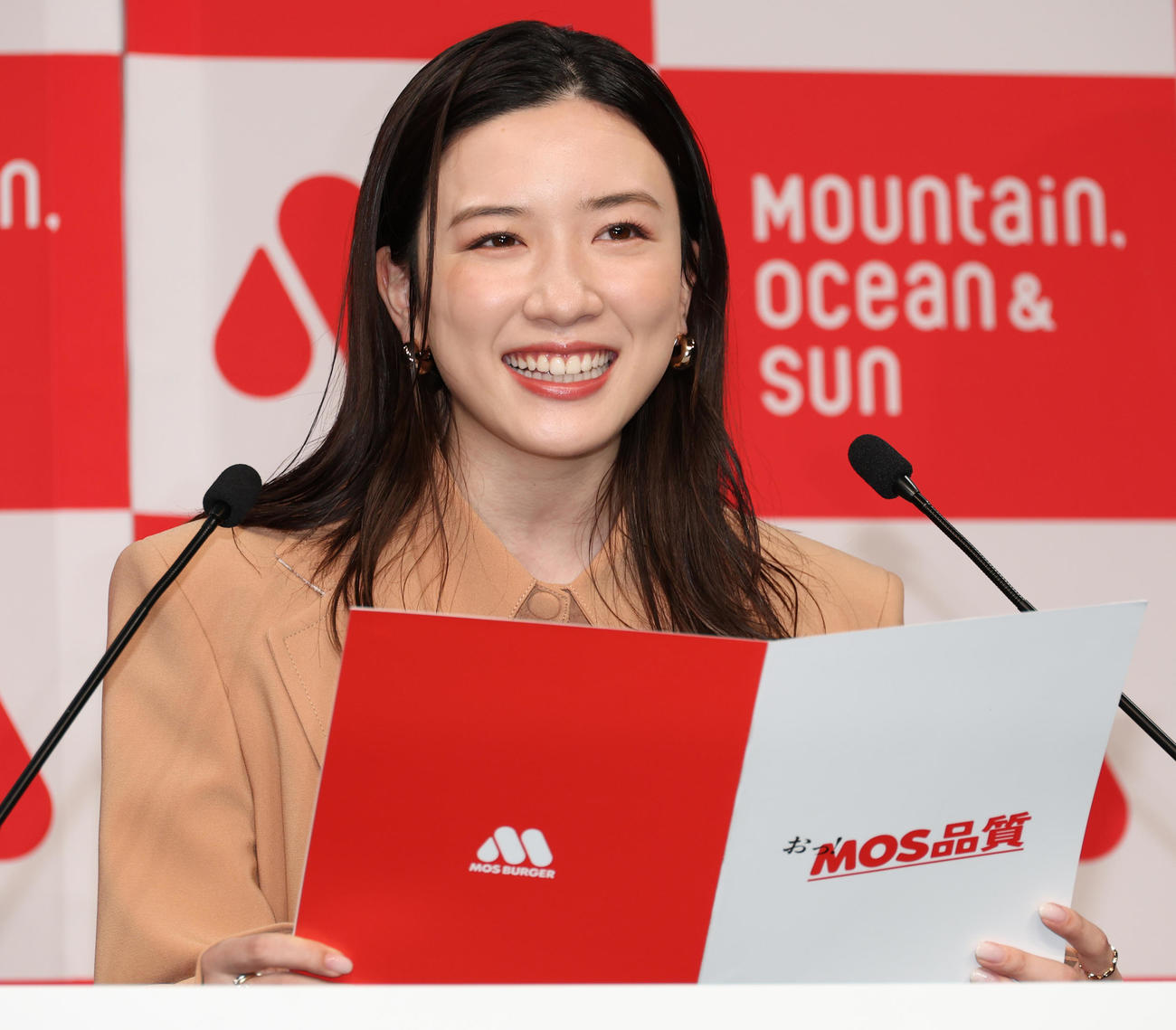 モスバーガーのブランドキャラクターに就任した永野芽郁（撮影・中島郁夫）