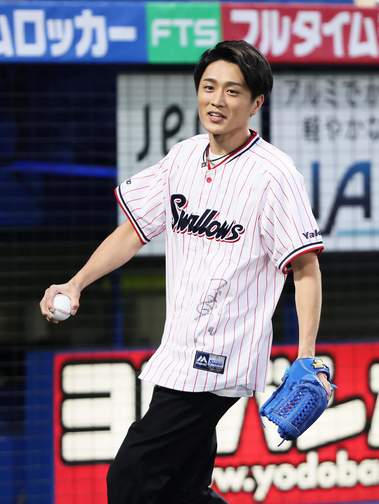 2022年9月2日、始球式を務めた真田ナオキ