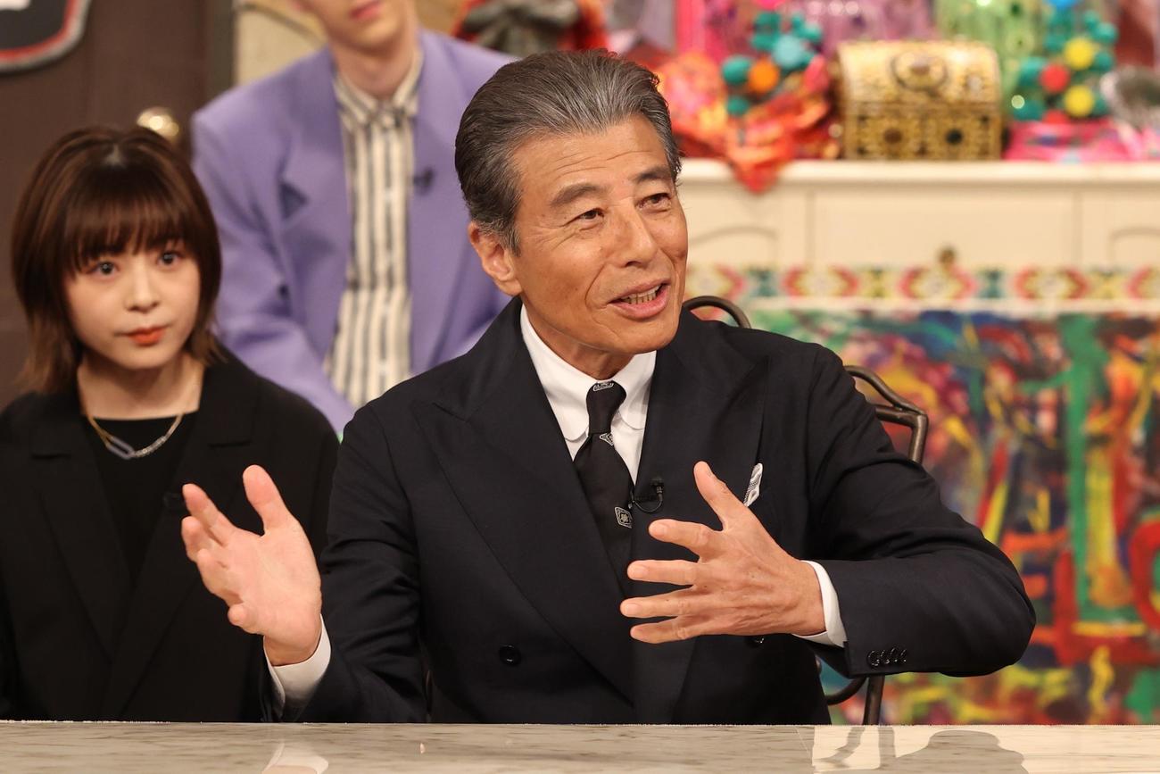 「アウト×デラックス2023　マスクとアウトは個人の判断に任せまSP」に出演する舘ひろし（C）フジテレビ