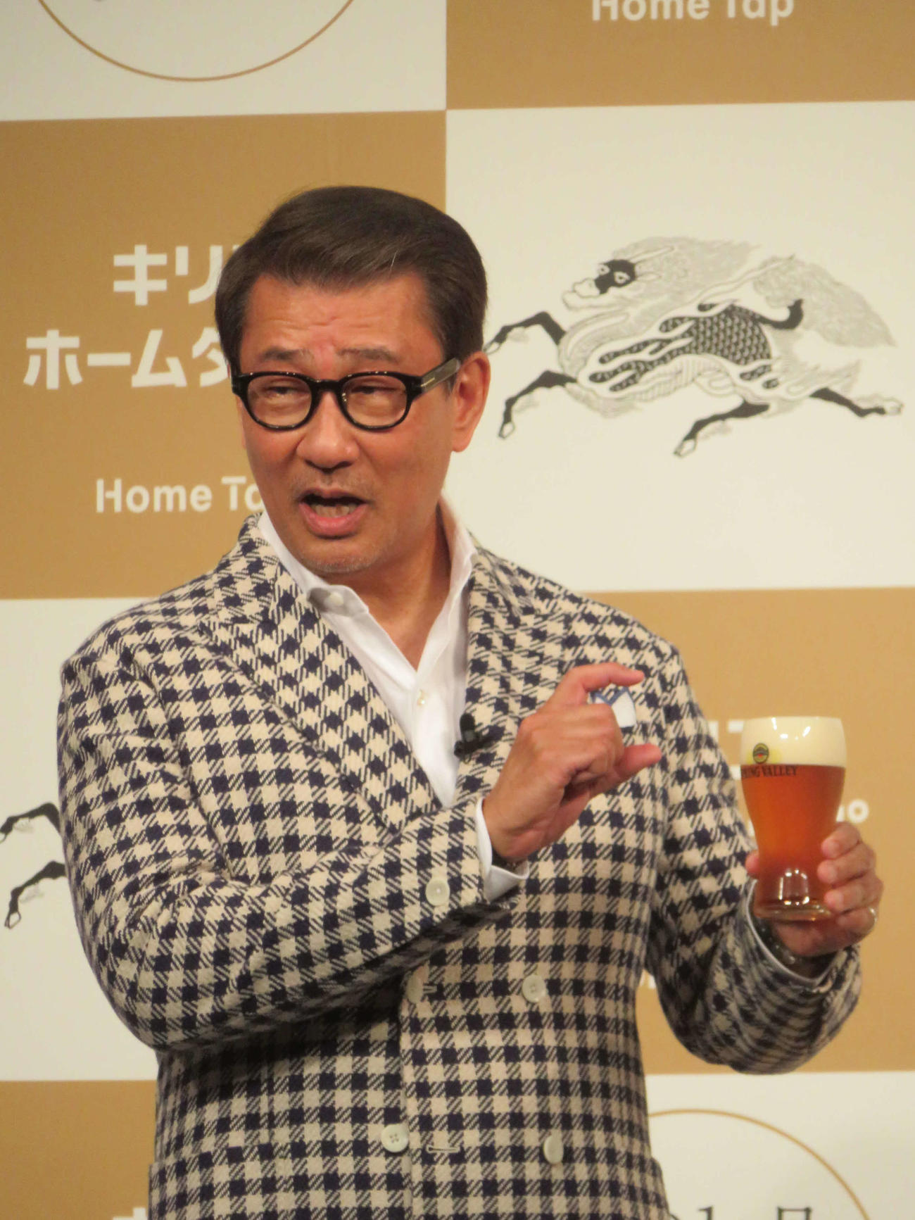 「キリン　ホームタップ」サービスアップデート発表会で笑みを浮かべる中井貴一（撮影・村上幸将）
