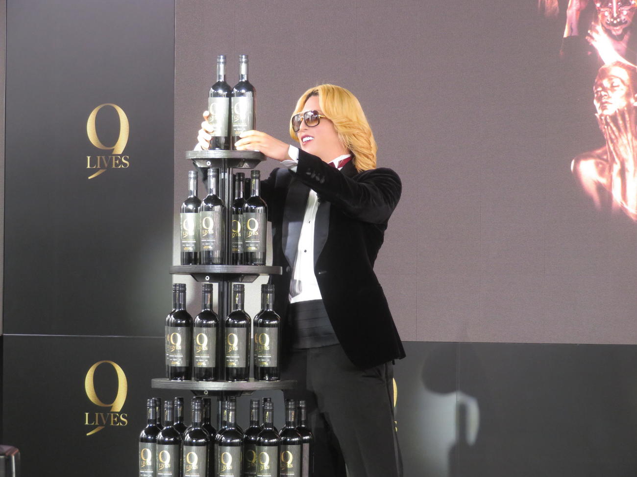 チリのプレミアムワイン「9LIVES（ナイン・ライブス）」アンバサダーに就任したローランド（撮影・横山慧）
