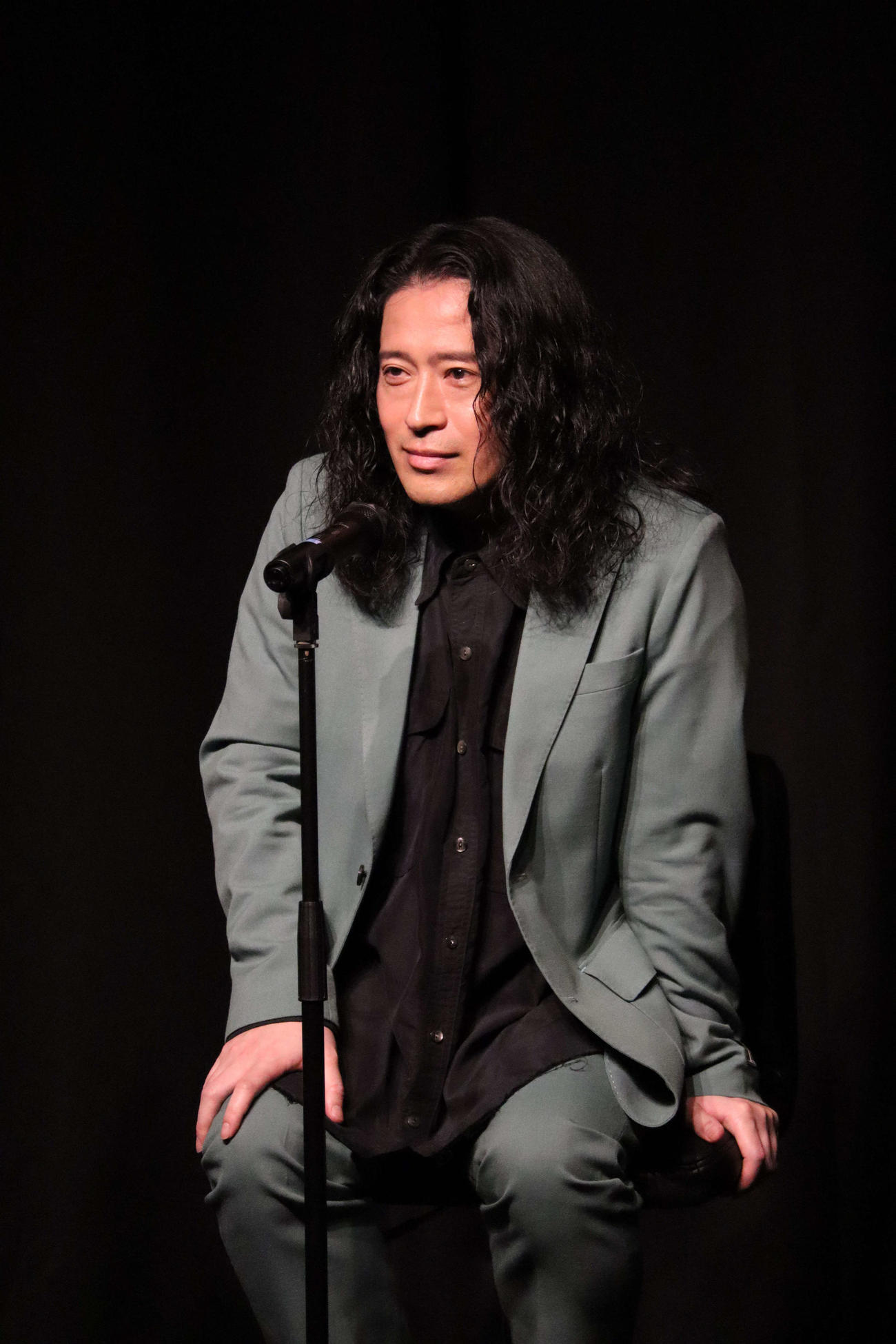 エッセー集「月と散文」の出版イベントを行った又吉直樹