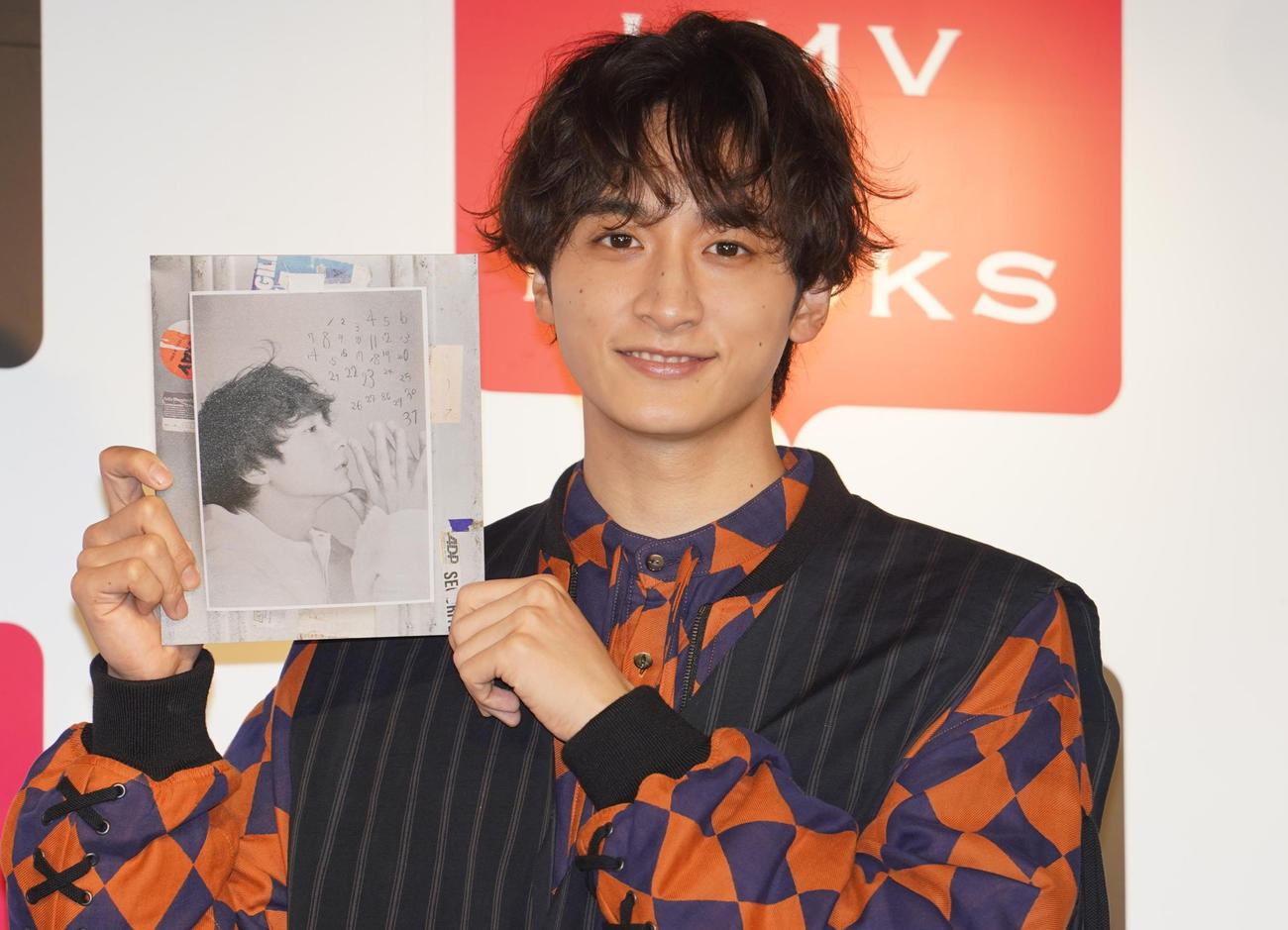カレンダー発売イベントを行った小関裕太（撮影・佐藤勝亮）