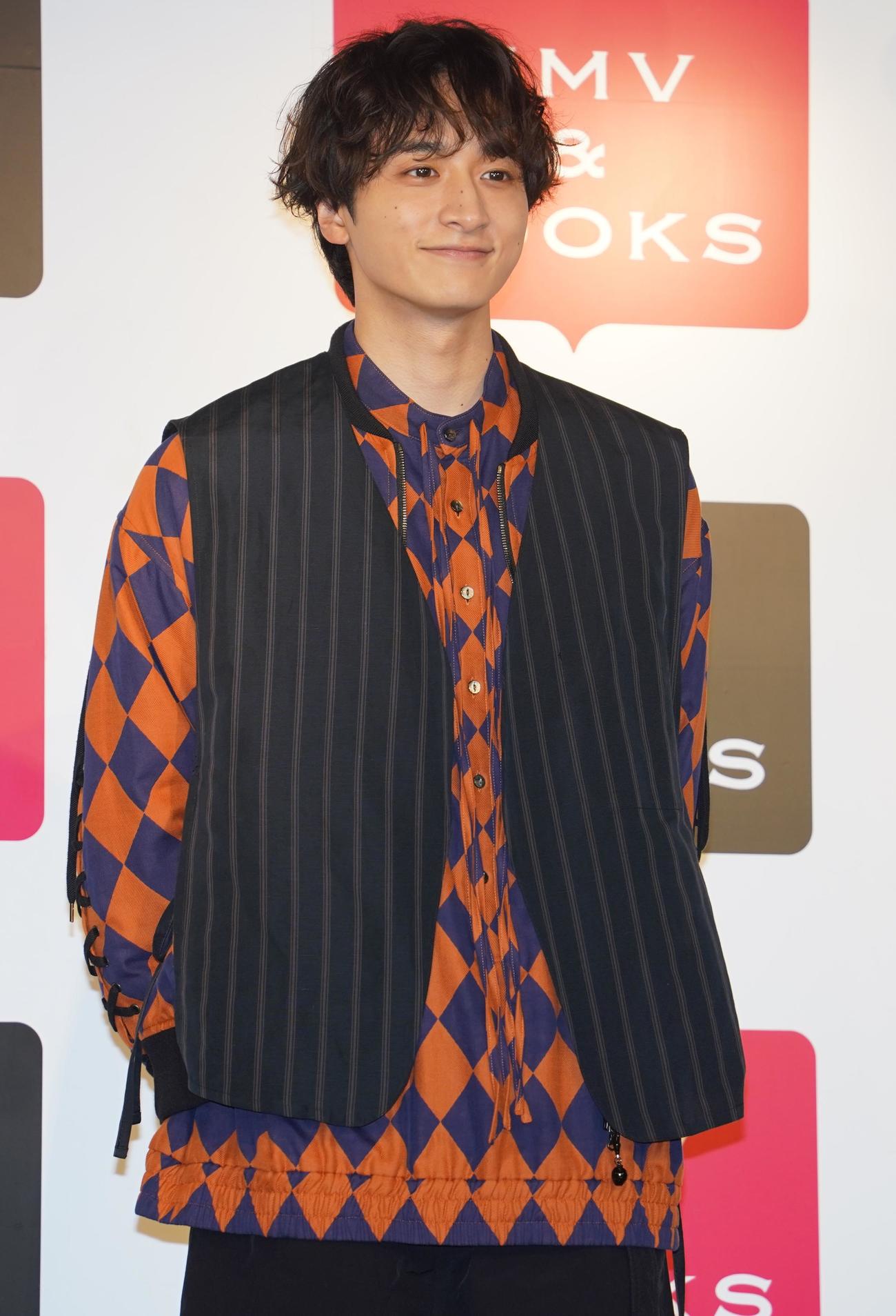 カレンダー発売イベントを行った小関裕太（撮影・佐藤勝亮）