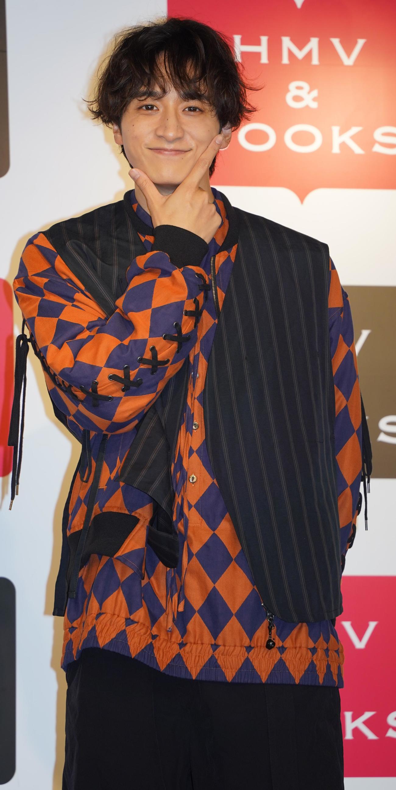 カレンダー発売イベントを行った小関裕太（撮影・佐藤勝亮）