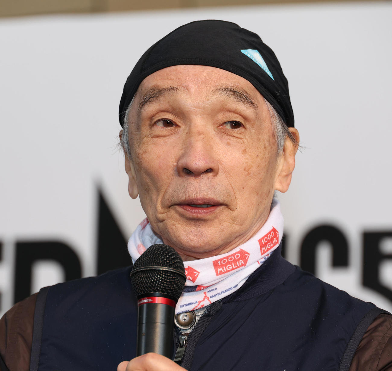 愛車を語る堺正章（撮影・中島郁夫）