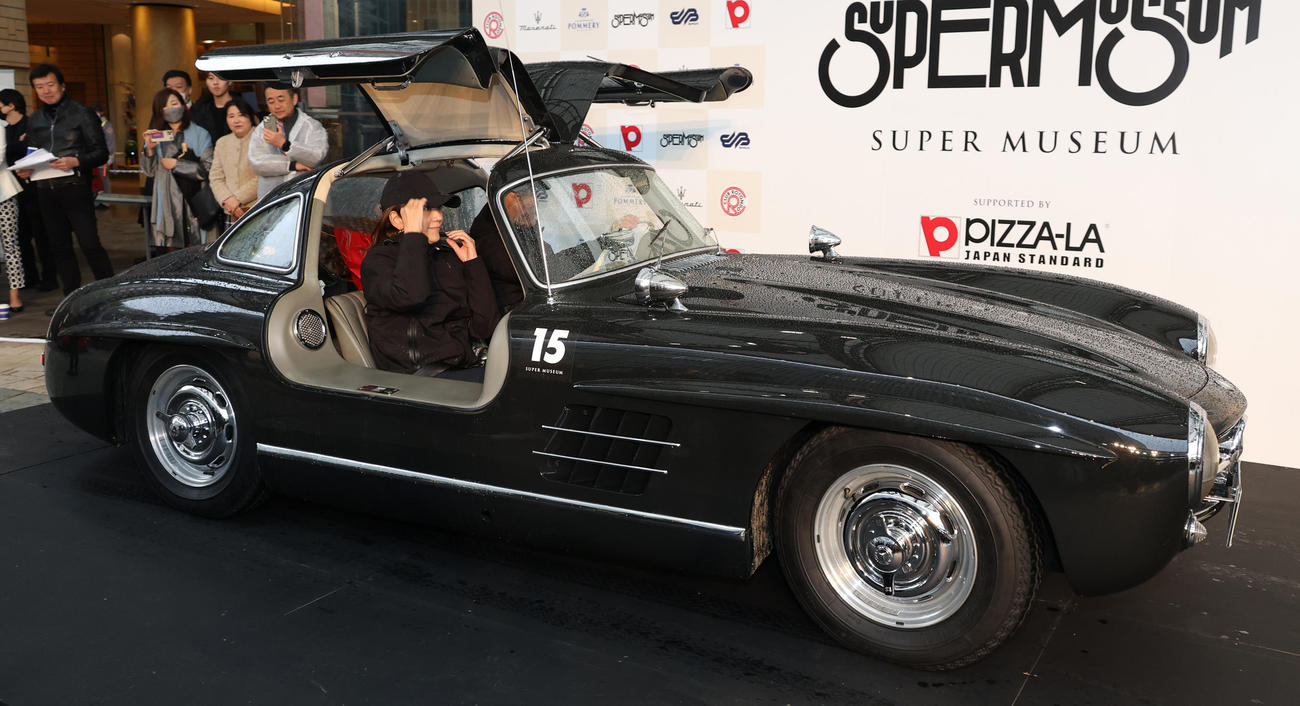 １９５５年式メルセデス・ベンツ　３００ＳＬクーペ（撮影・中島郁夫）