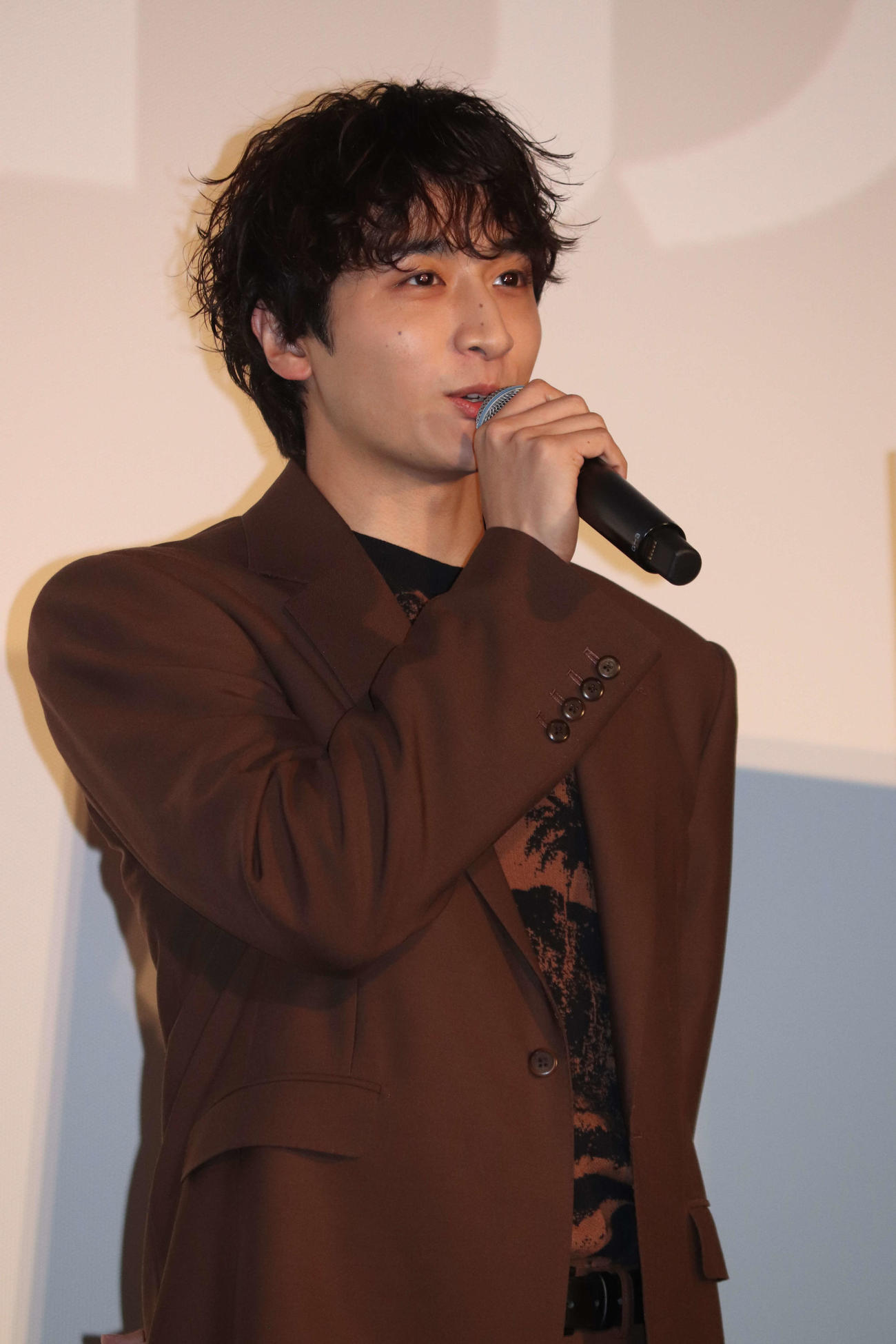 映画「長ぐつをはいたネコと9つの命」舞台あいさつに登壇した小関裕太（撮影・加藤理沙）