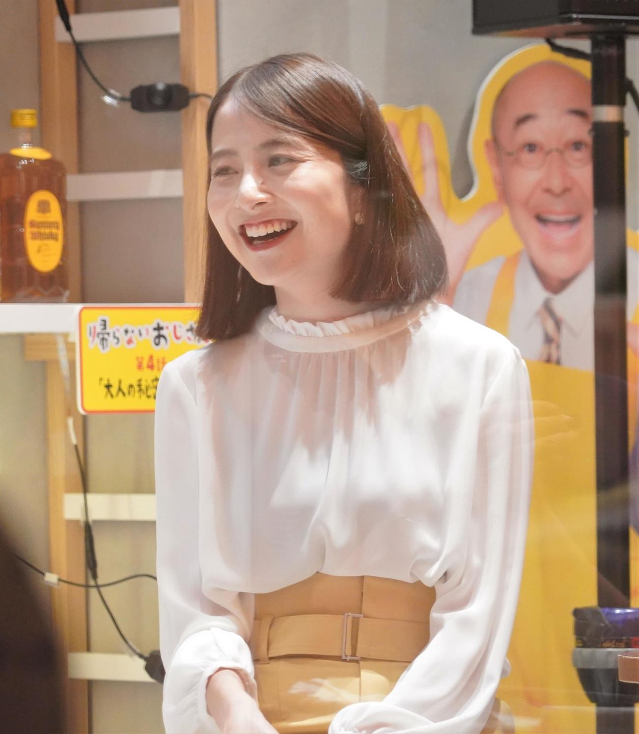 BS－TBSの「吉田類の酒場放浪記」のファンクラブイベントで司会を務めたTBS日比麻音子アナウンサー（撮影・佐藤成）
