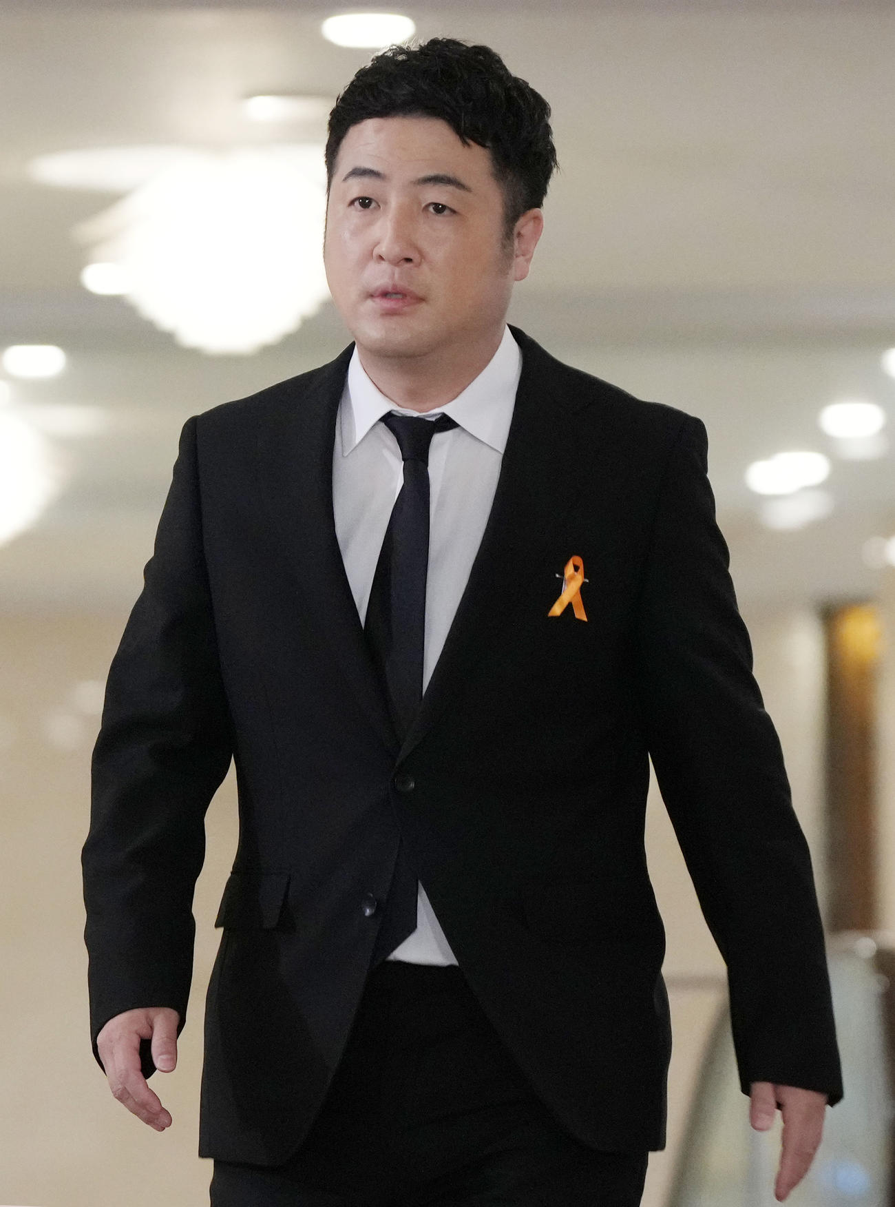 渡辺徹さんのお別れの会に参列する和牛の水田信二（撮影・狩俣裕三）