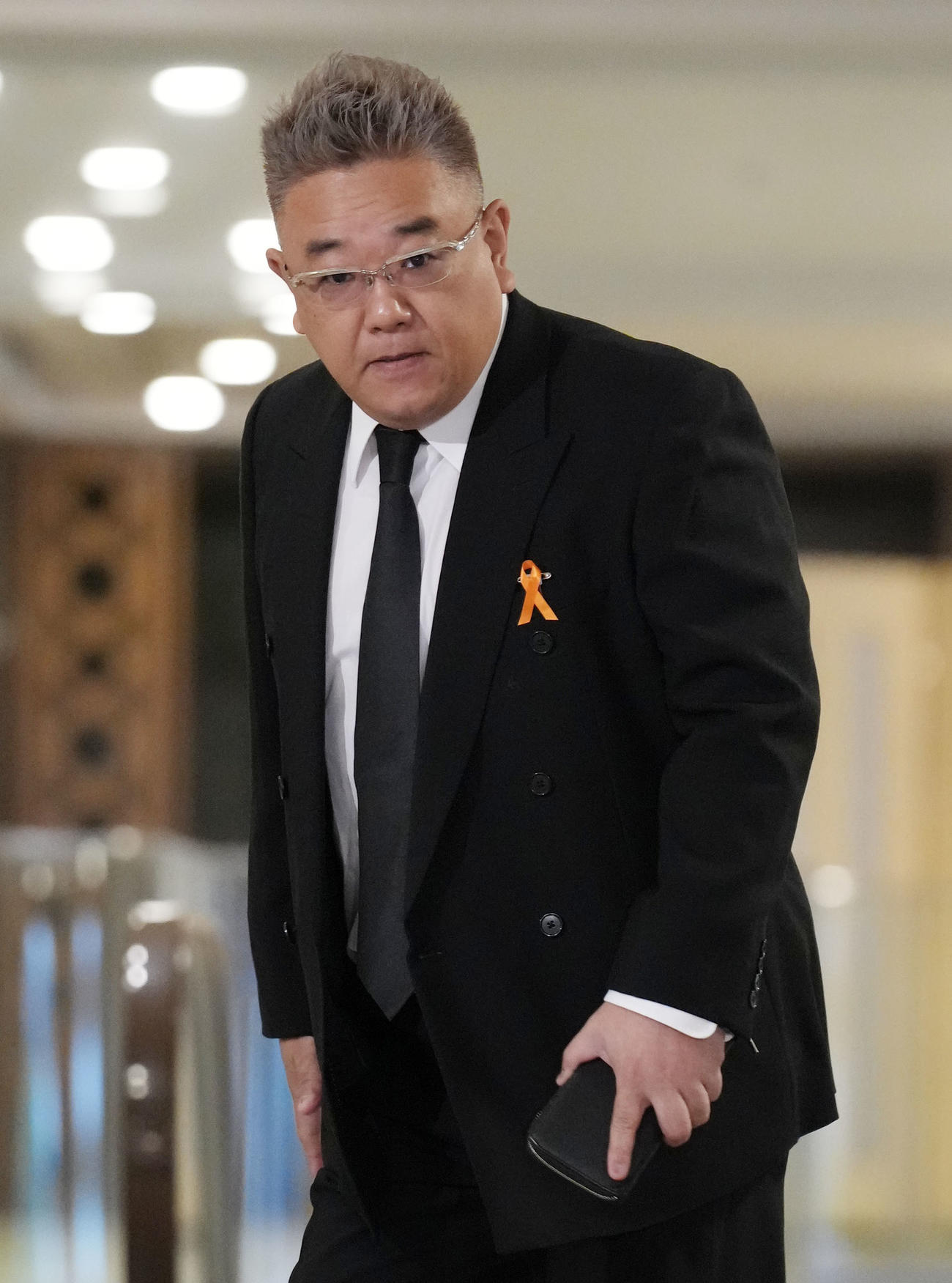 渡辺徹さんのお別れの会に参列するサンドウィッチマンの伊達みきお（撮影・狩俣裕三）