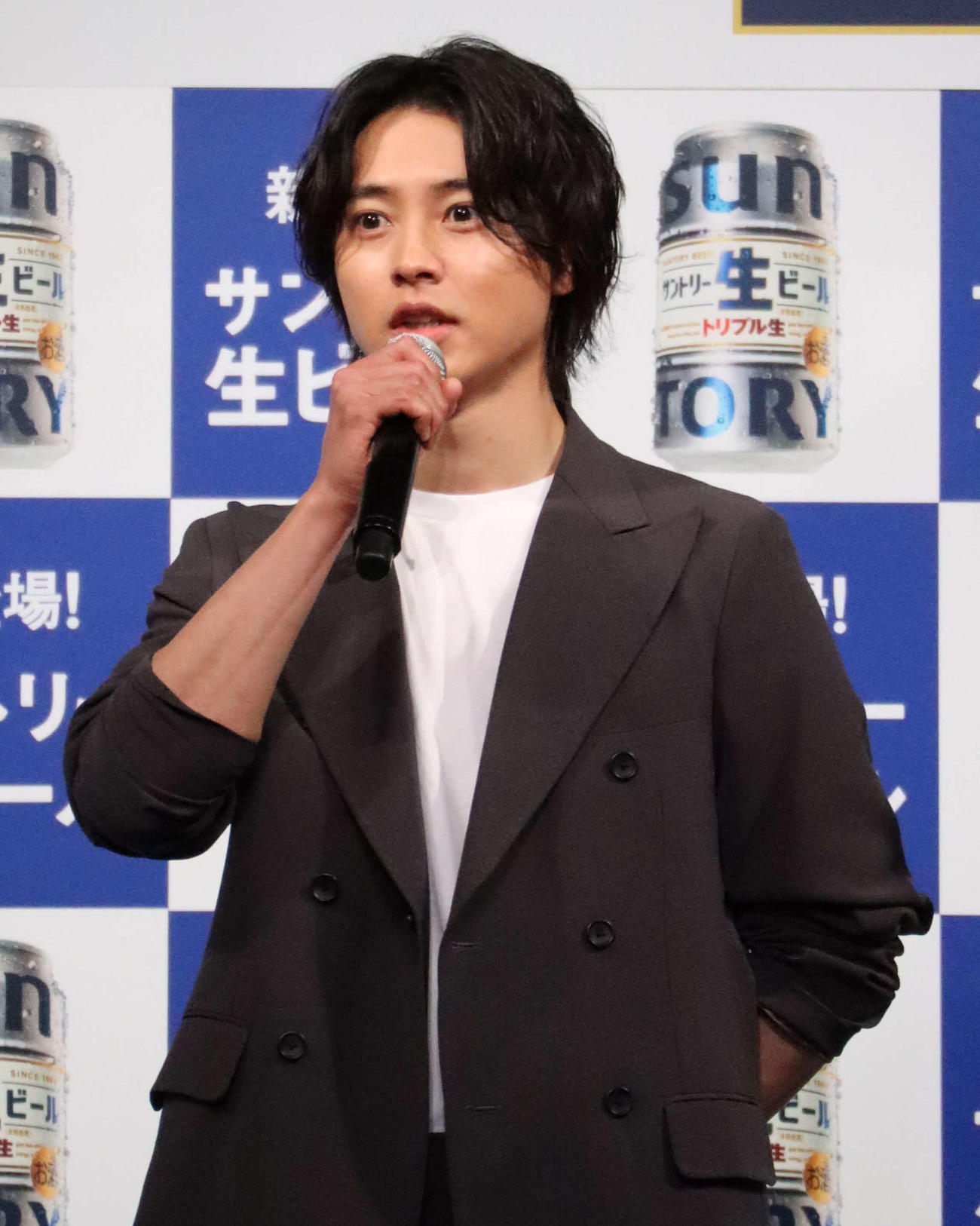 サントリー生ビールの新CM発表会に出席した山崎賢人
