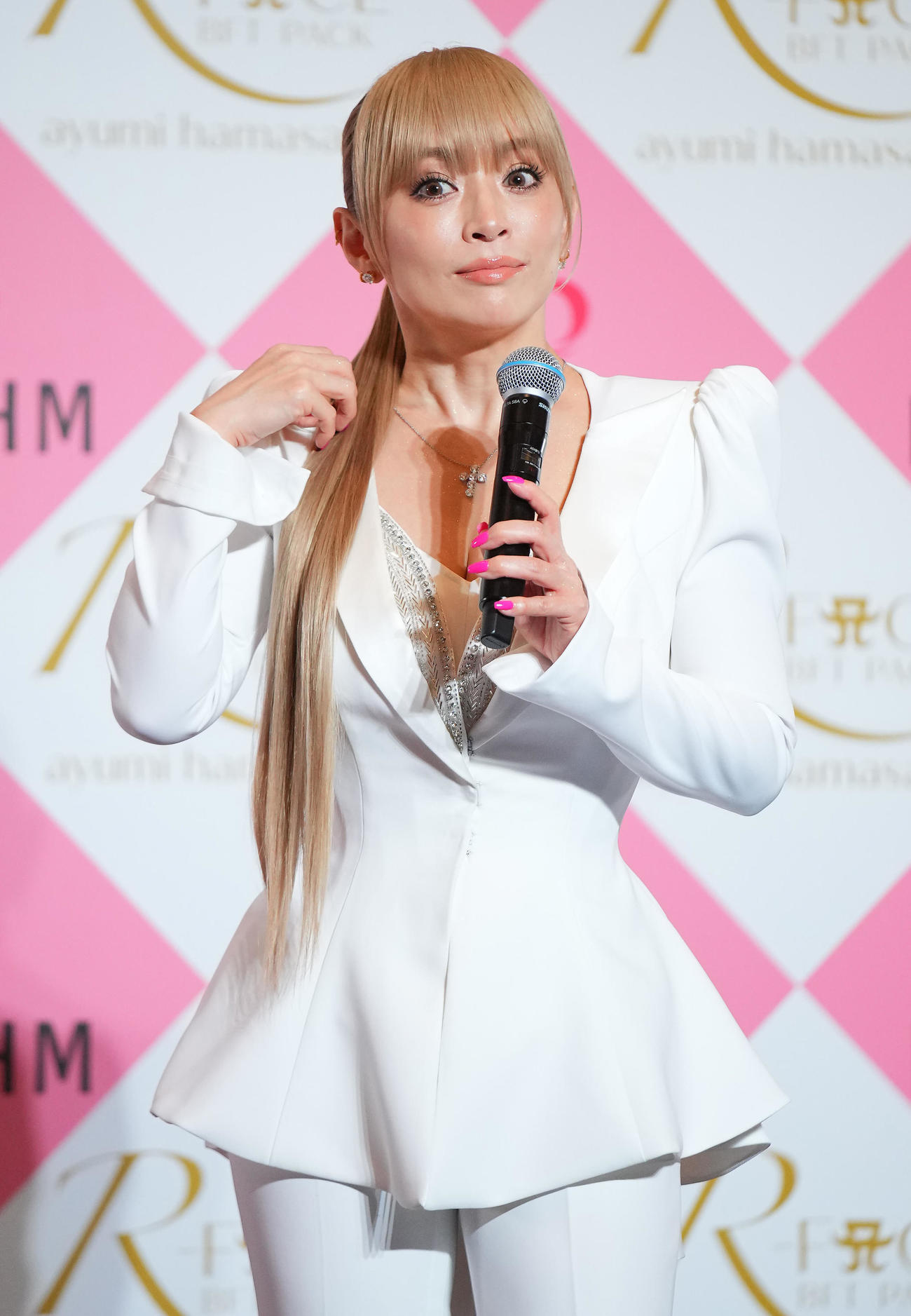 リズム株式会社新商品発表記者会見でトークセッションを行う浜崎あゆみ（撮影・垰建太）