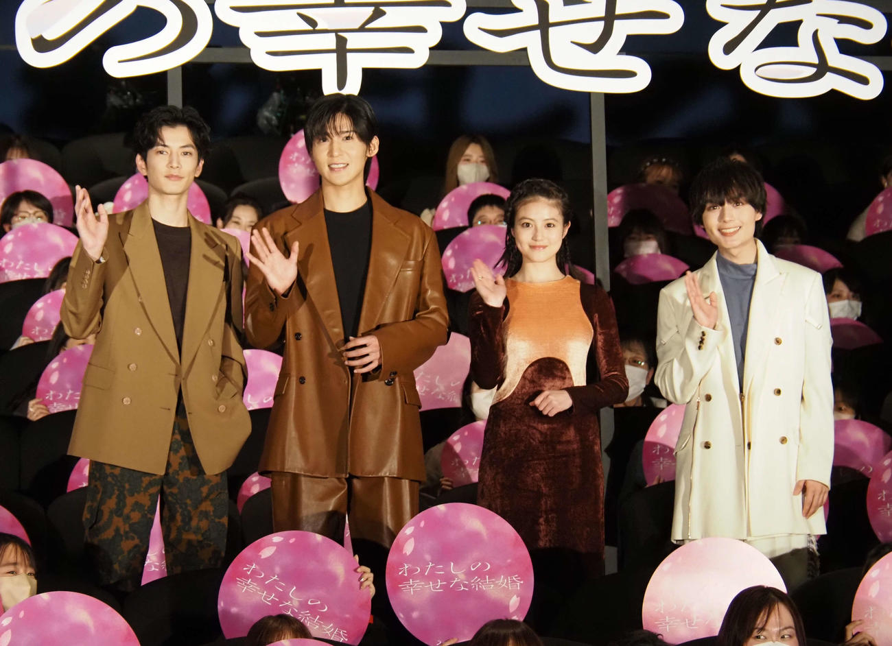 映画「わたしの幸せな結婚」大ヒット御礼舞台あいさつに出席した、左から渡邊圭祐、目黒蓮、今田美桜、大西流星（撮影・遠藤尚子）