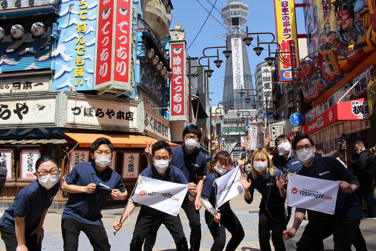 バスツアーでは通天閣にもご案内