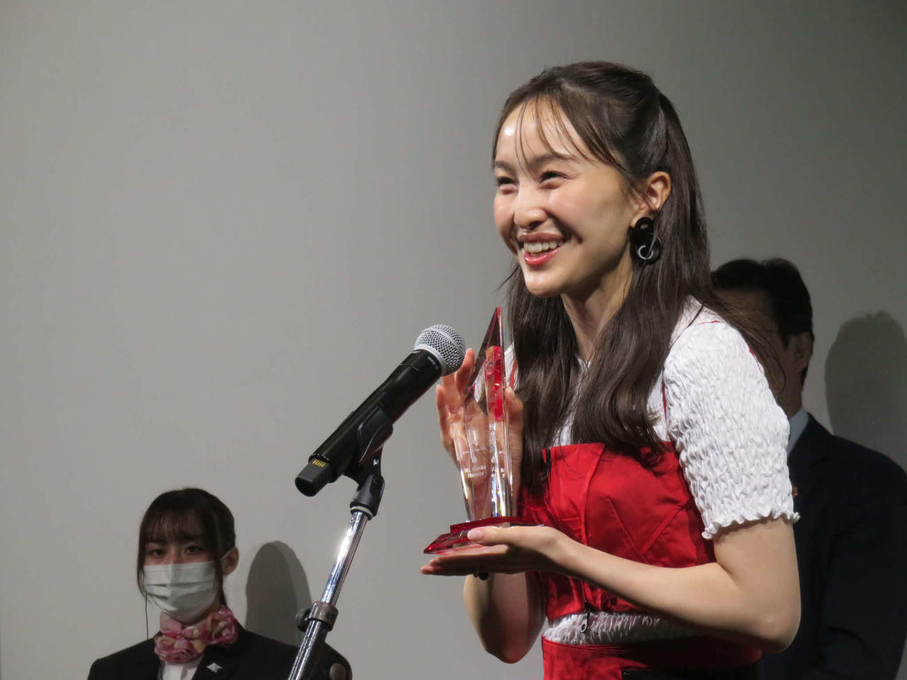 「インターペットアワード」を受賞したももいろクローバーZ百田夏菜子