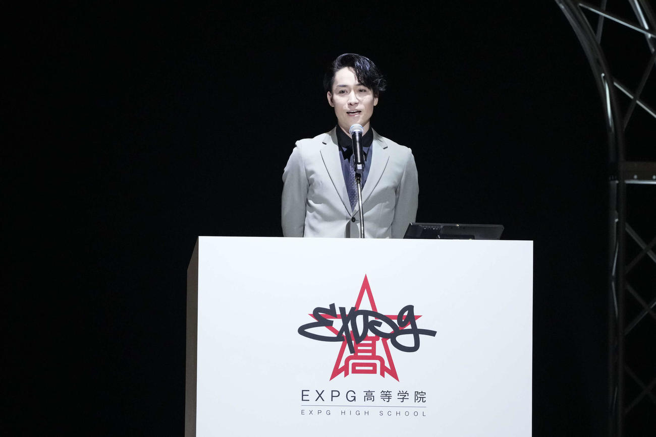 学長を務めるEXPG高等学院の入学・卒業式に出席したEXILE TETSUYA