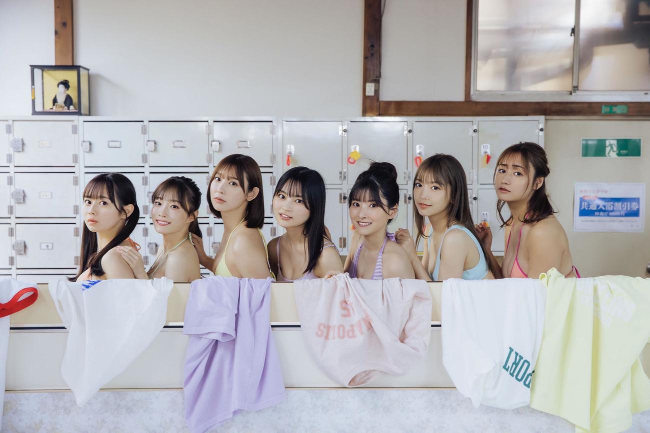 「B．L．T．2023年5月号」（東京ニュース通信社刊）で全員での表紙を飾っている＃ババババンビ（横山マサト氏撮影）