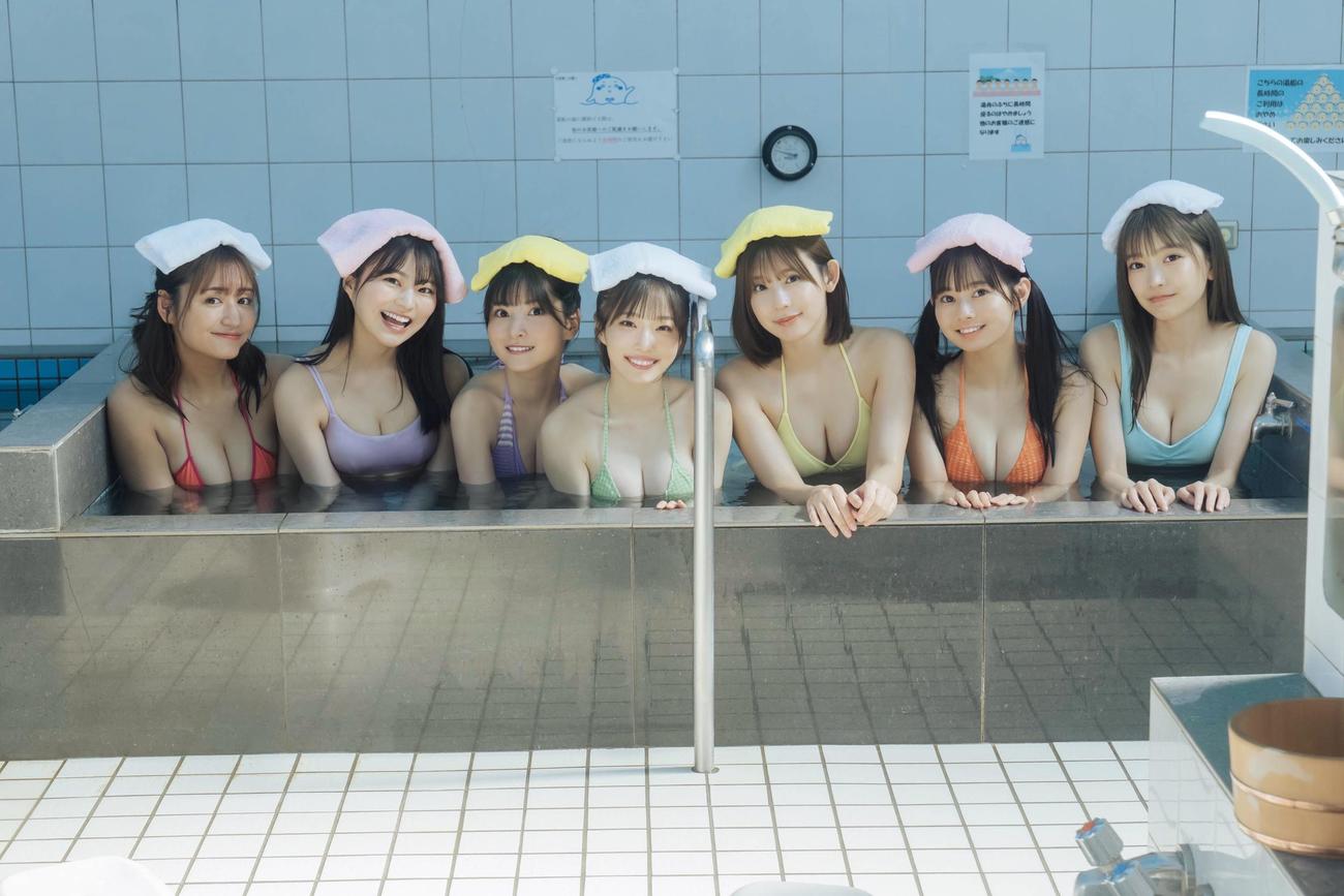 「B．L．T．2023年5月号」（東京ニュース通信社刊）で全員での表紙を飾っている＃ババババンビ（横山マサト氏撮影）