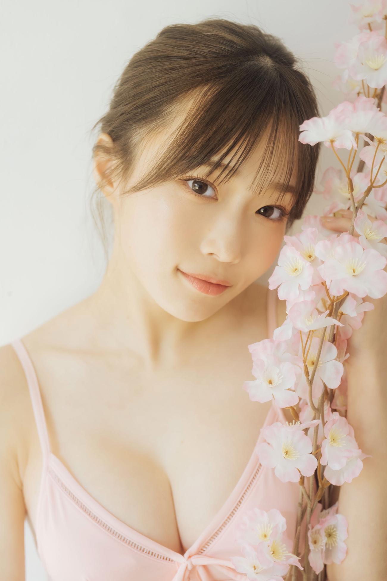 「B．L．T．2023年5月号」（東京ニュース通信社刊）で全員での表紙を飾っている＃ババババンビ岸みゆ（横山マサト氏撮影）