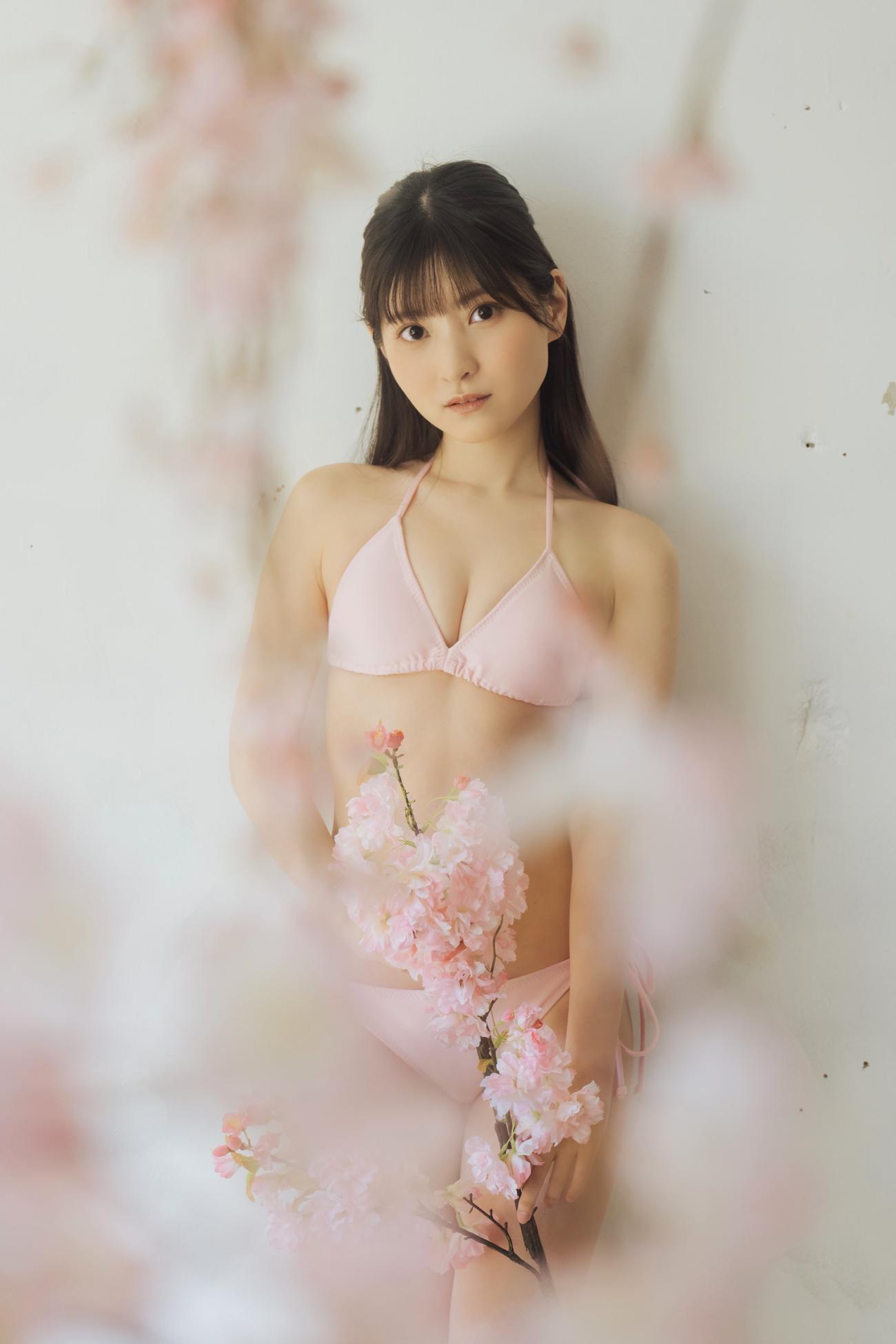 「B．L．T．2023年5月号」（東京ニュース通信社刊）で全員での表紙を飾っている＃ババババンビ小鳥遊るい（横山マサト氏撮影）