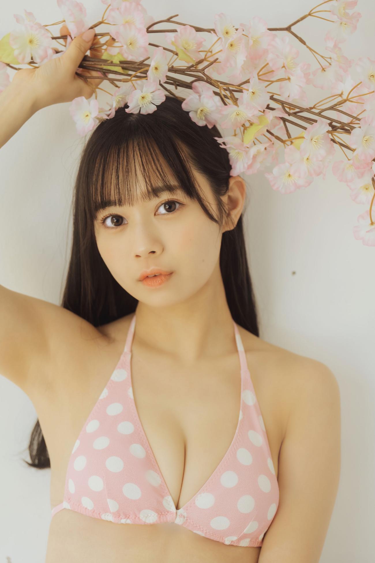 「B．L．T．2023年5月号」（東京ニュース通信社刊）で全員での表紙を飾っている＃ババババンビ近藤沙瑛子（横山マサト氏撮影）