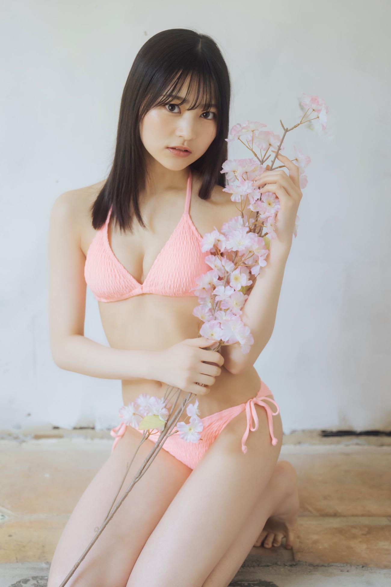 「B．L．T．2023年5月号」（東京ニュース通信社刊）で全員での表紙を飾っている＃ババババンビ宇咲（横山マサト氏撮影）