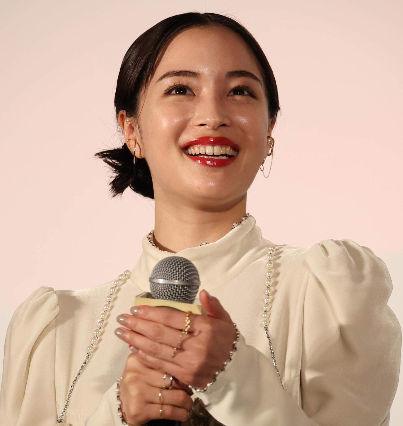 「映画　ネメシス　黄金螺旋の謎」初日舞台あいさつを行う広瀬すず（撮影・中島郁夫）