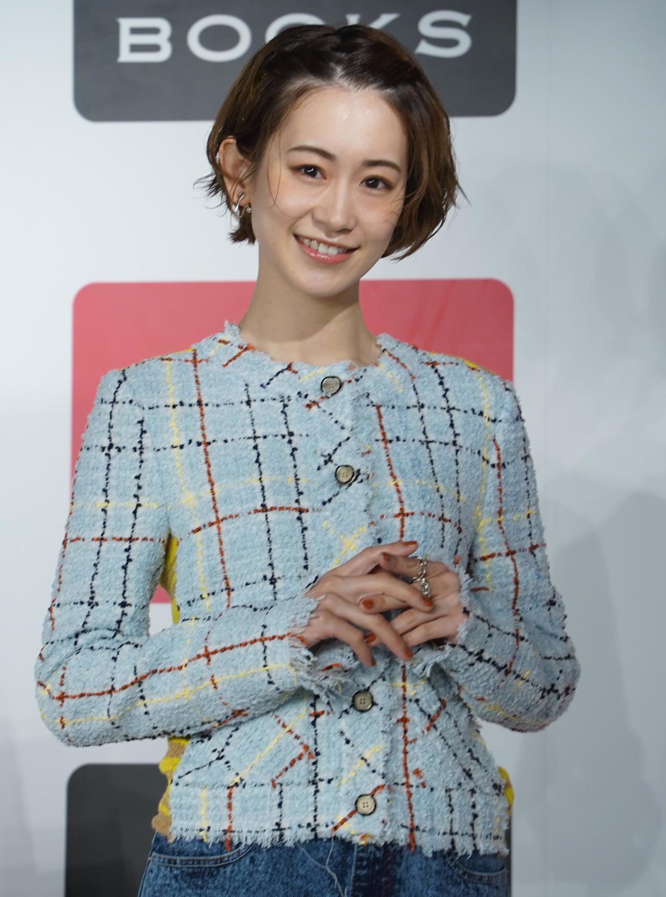 カレンダー発売イベントを行った愛希れいか（撮影・佐藤勝亮）