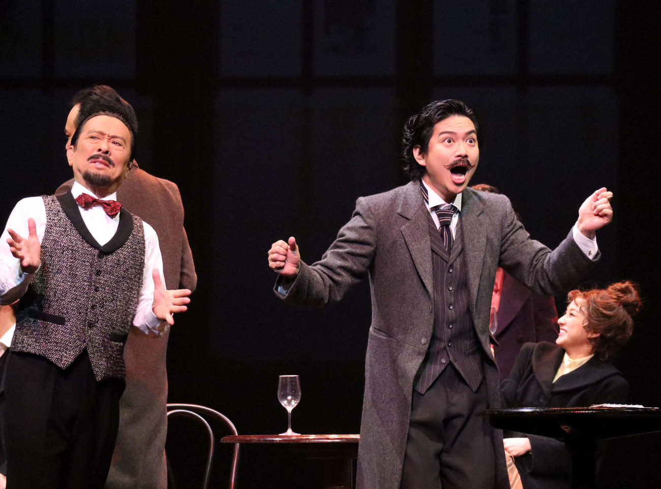 舞台「エドモン～『シラノ・ド・ベルジュラック』を書いた男～」主演の加藤シゲアキ（右）、金田明夫