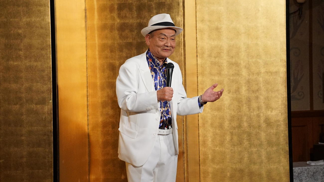 CD発売記念パーティーでデビュー曲を披露した大亜盈