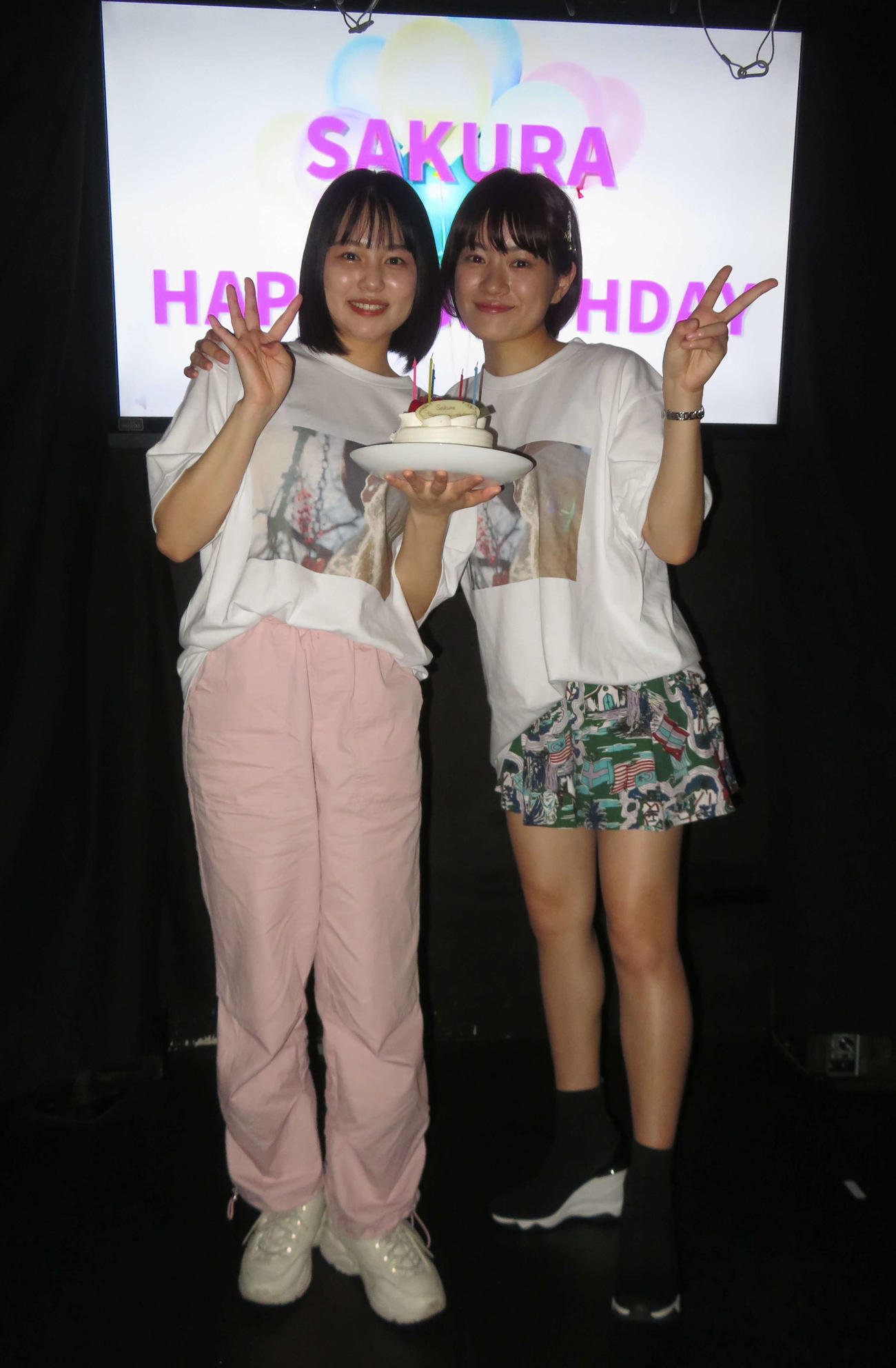 初のバースデーイベントを開催した劇団4ドル50セント國森桜（左）。右は仲美海（撮影・横山慧）