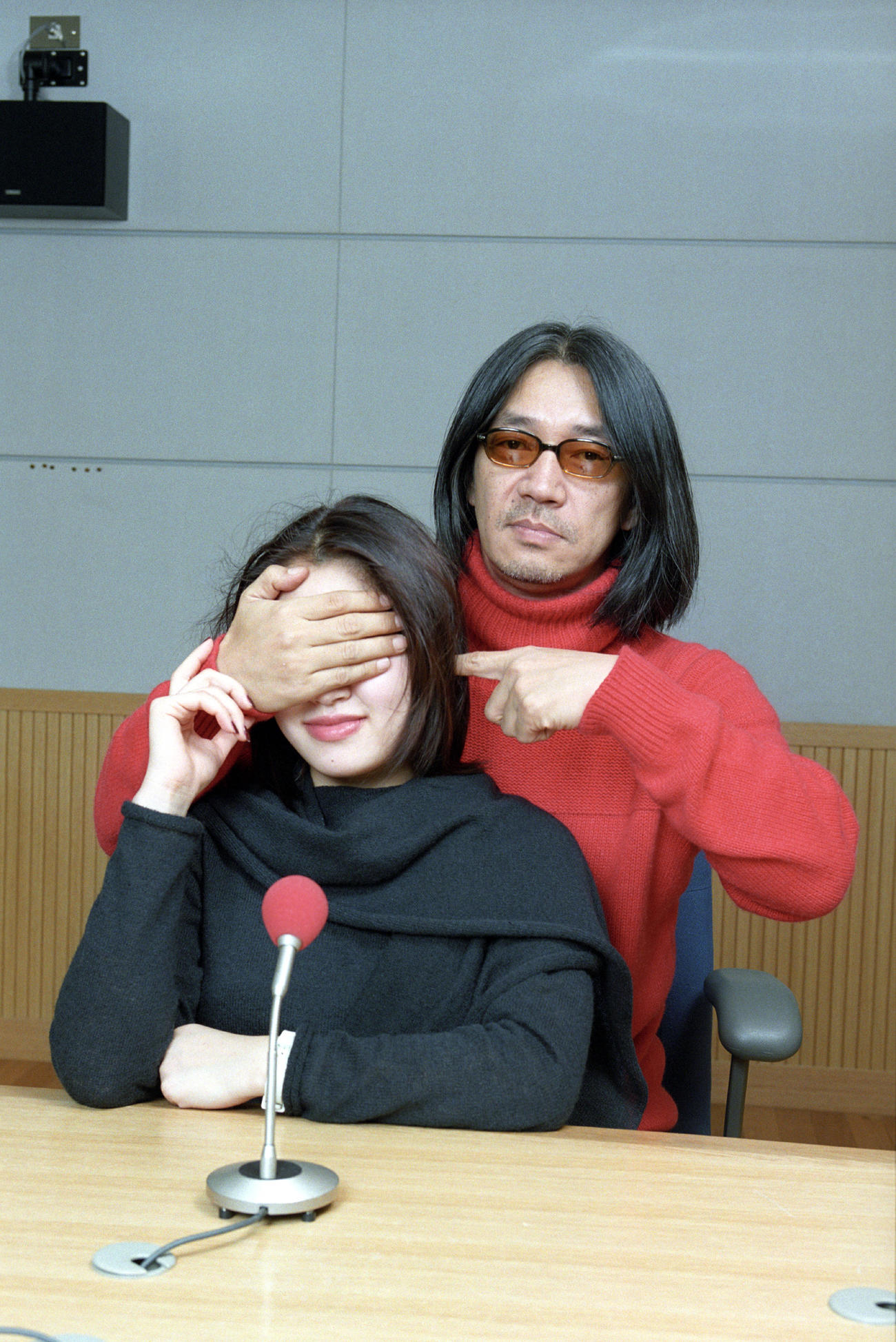 98年11月、ニッポン放送「オールナイトニッポン」の収録に参加した坂本龍一さんと坂本美雨親子